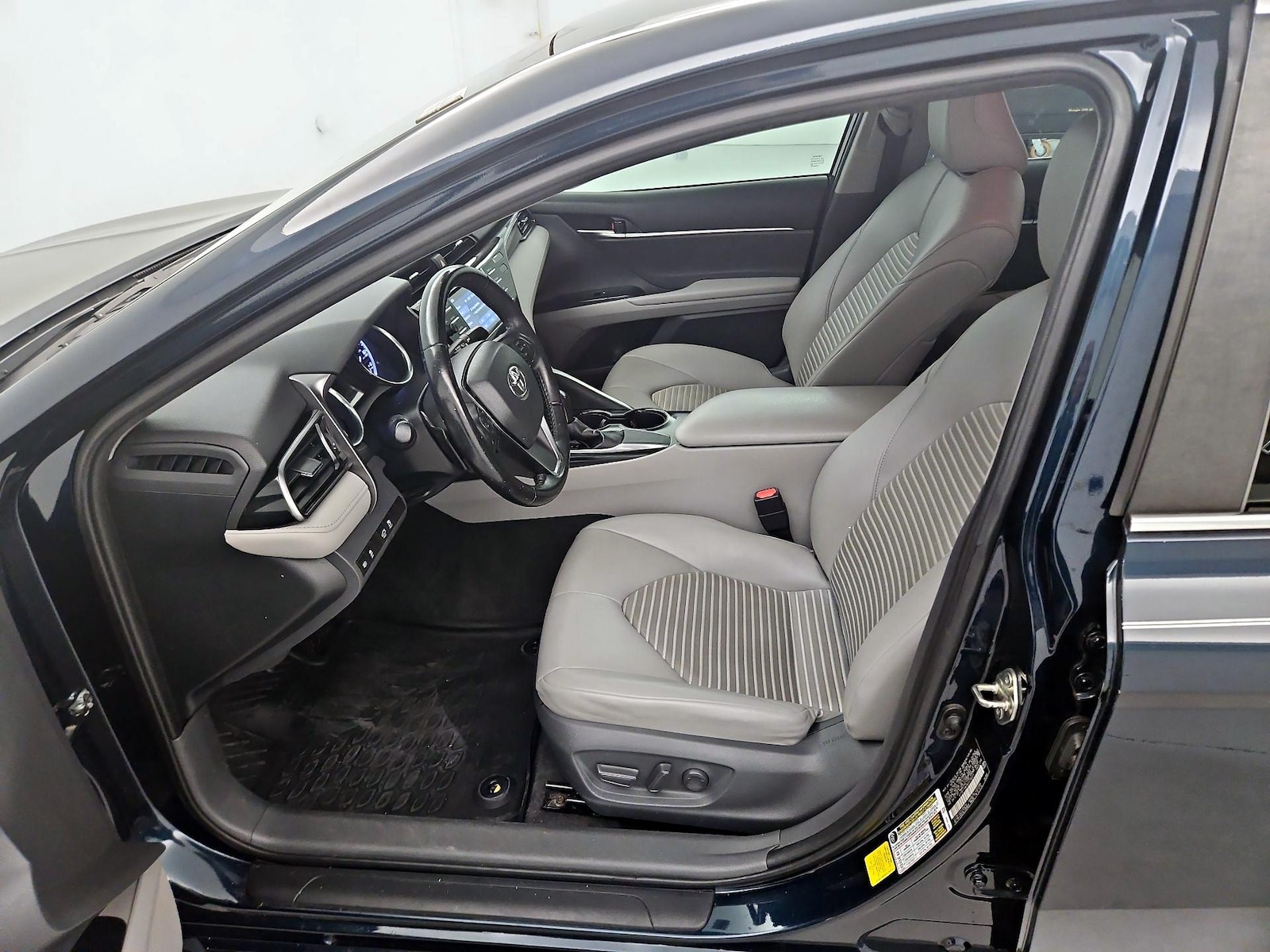Power Seat(s) & Side Airbags
