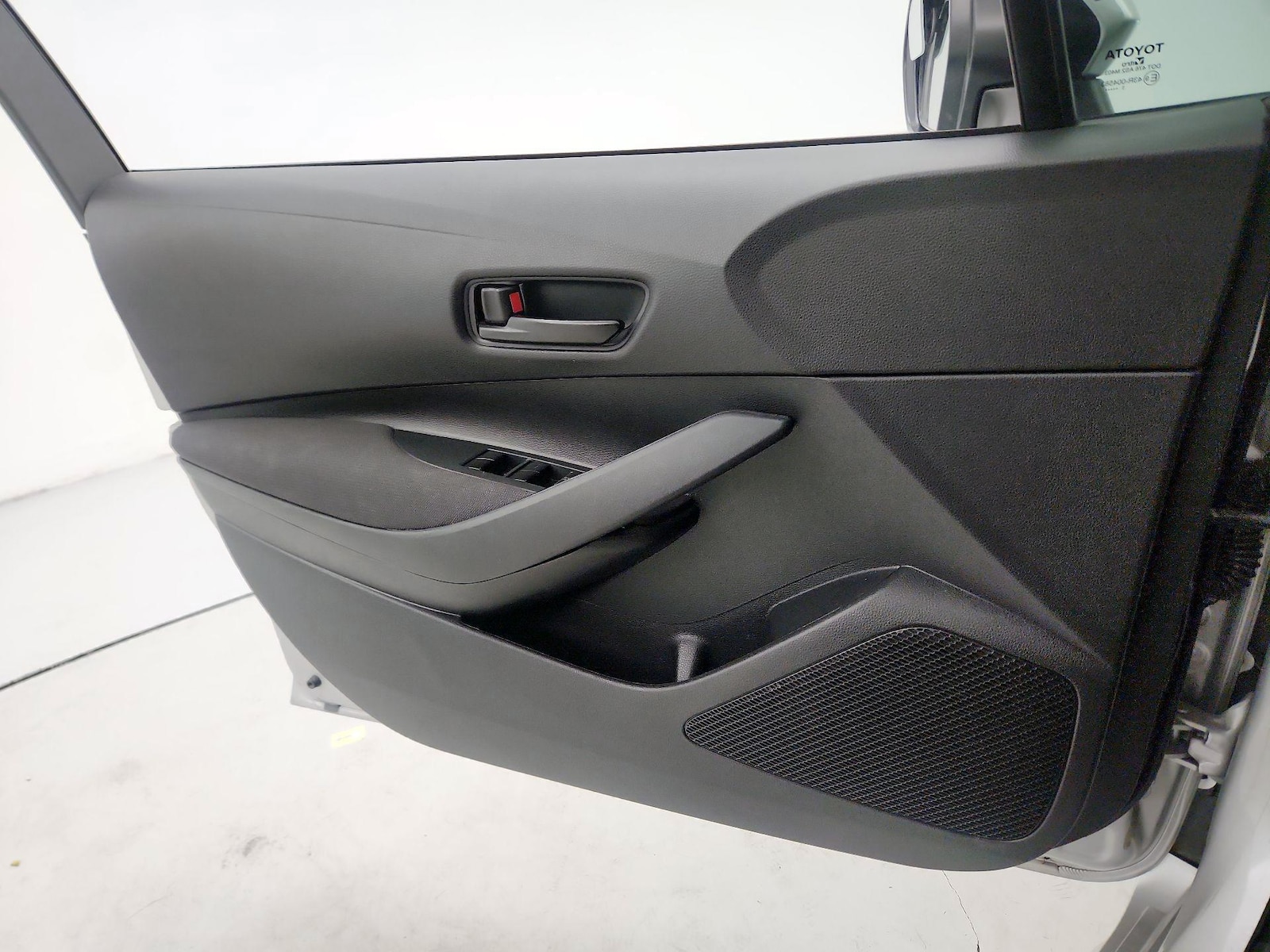 2023 Toyota Corolla LE - Photo 13
