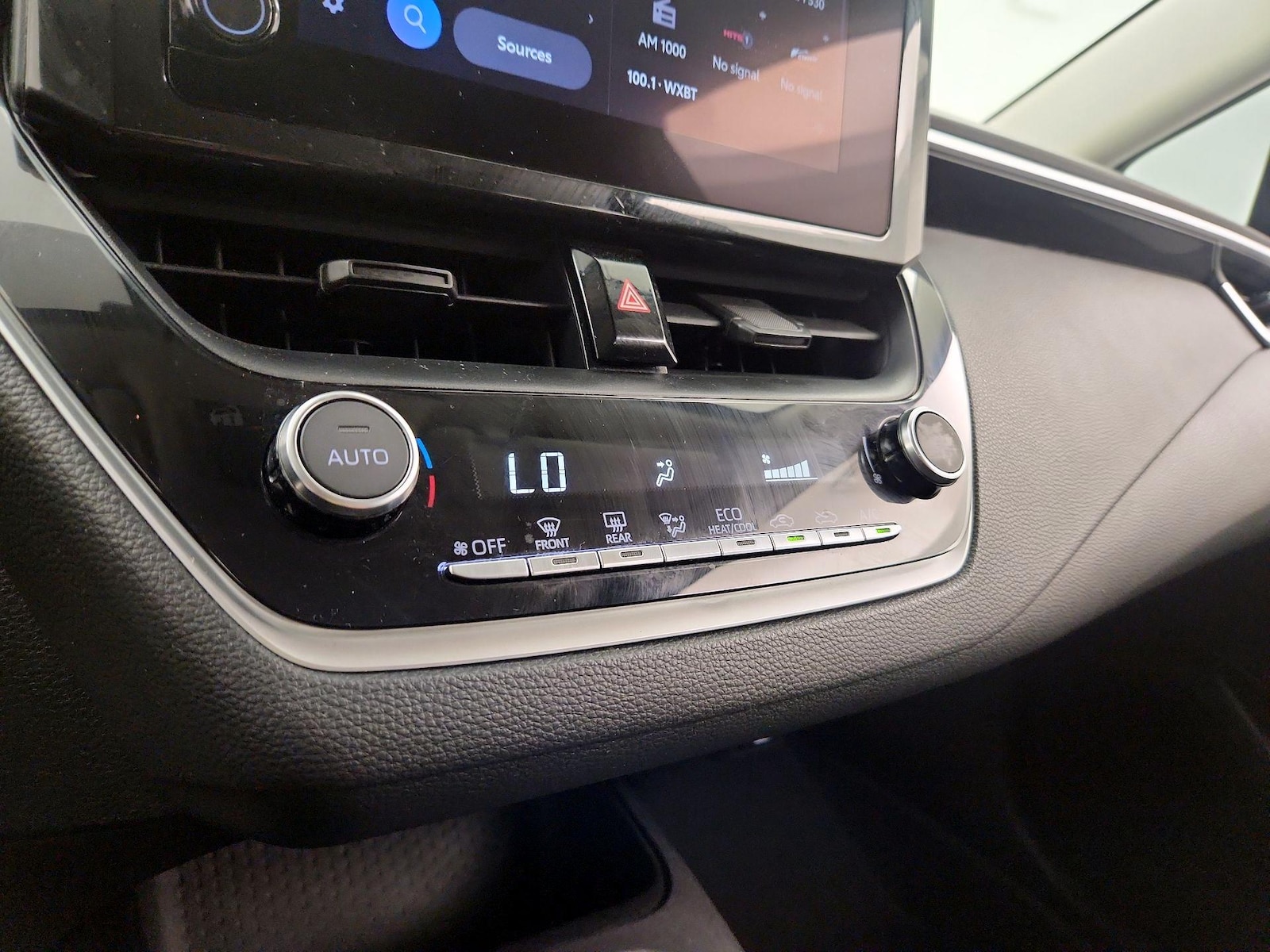 2023 Toyota Corolla LE - Photo 18