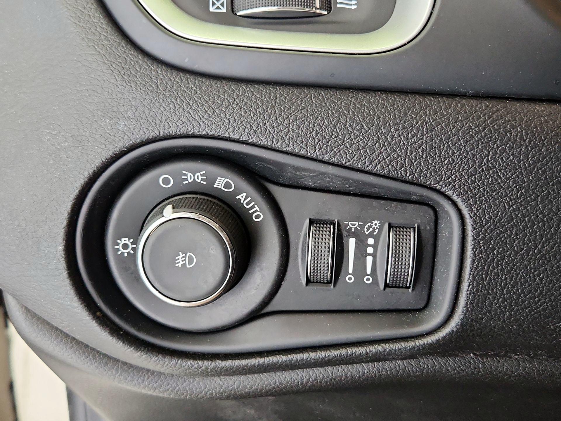 Thumbnail: 2021 Jeep Renegade - 13