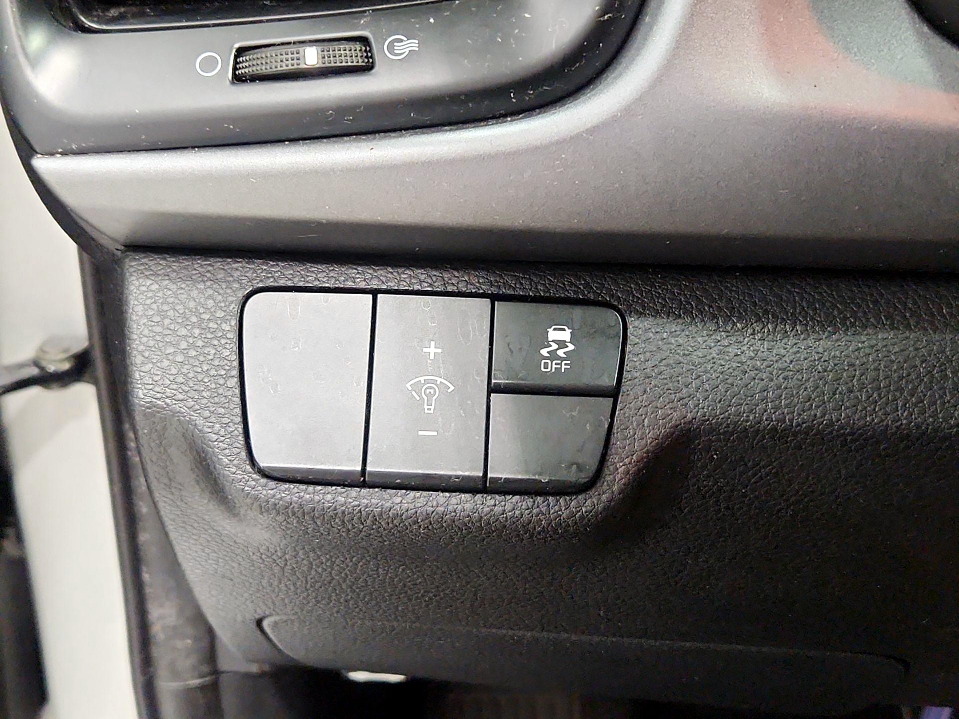 Thumbnail: 2023 Kia Rio - 13