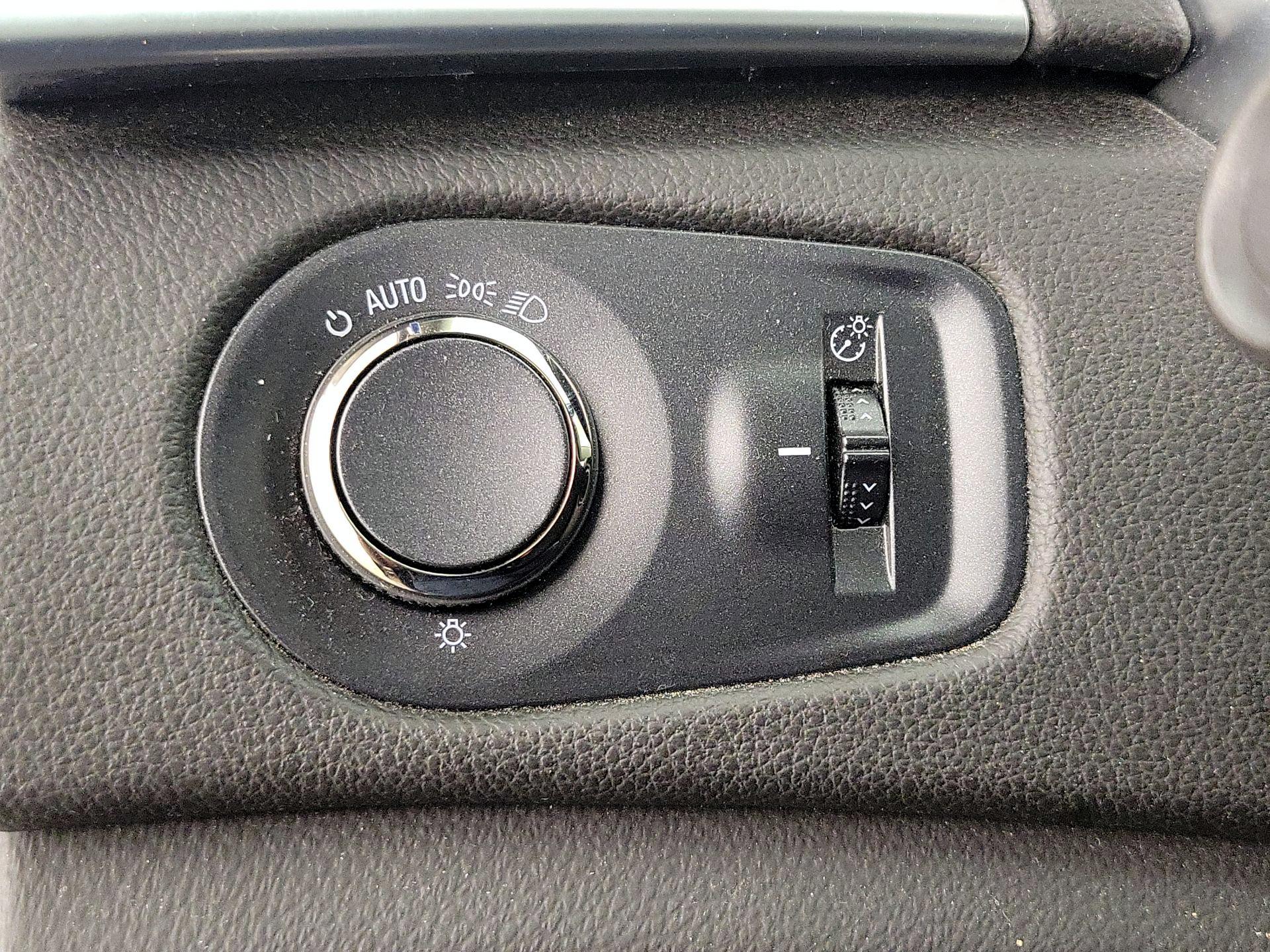 Thumbnail: 2015 Cadillac SRX - 13