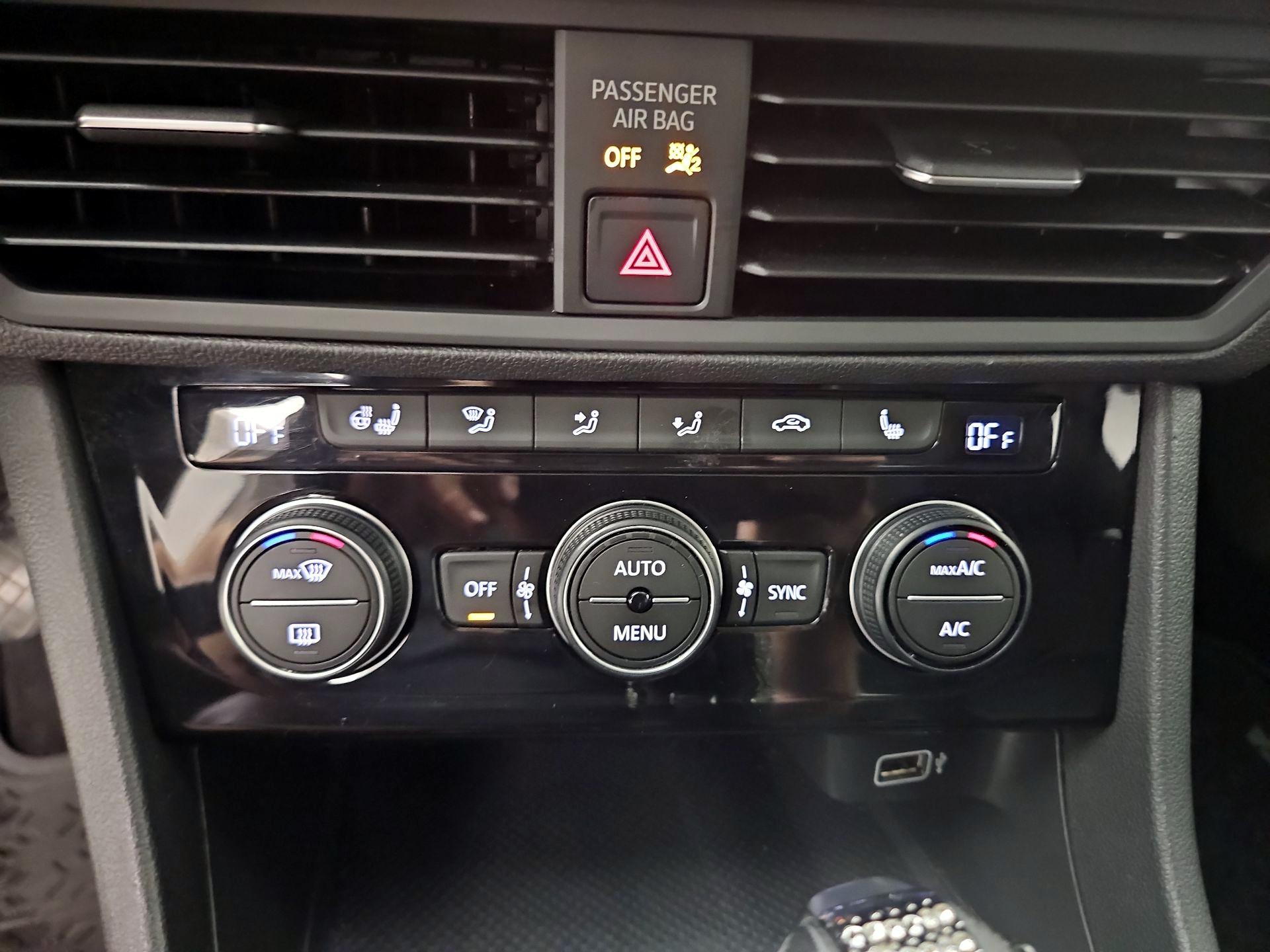 Thumbnail: 2019 Volkswagen Jetta - 16