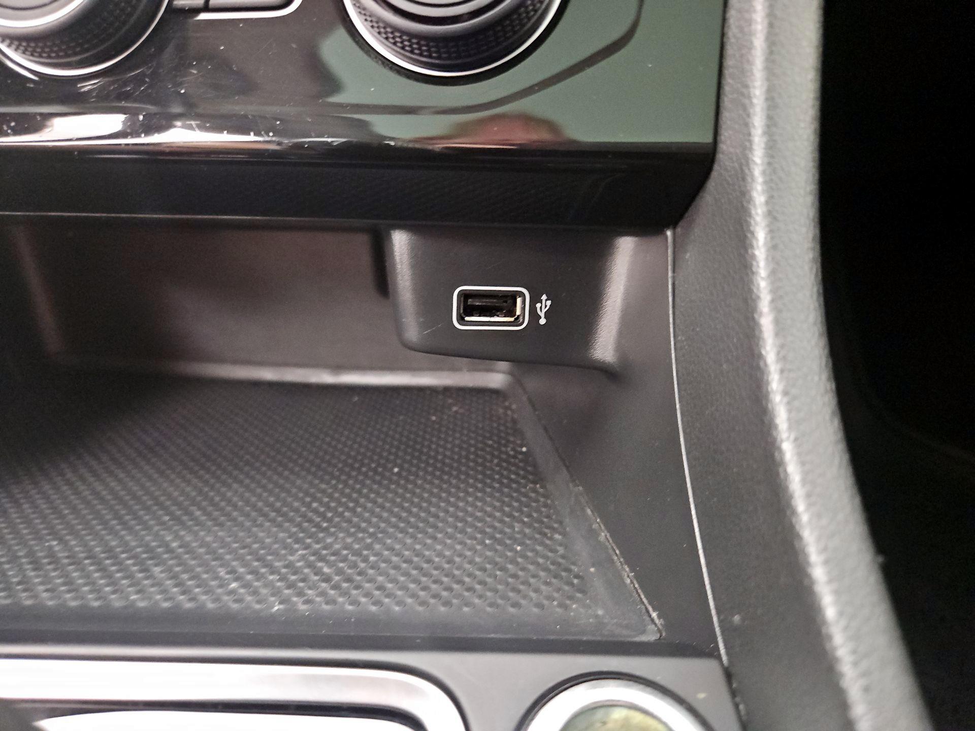 Thumbnail: 2019 Volkswagen Jetta - 18