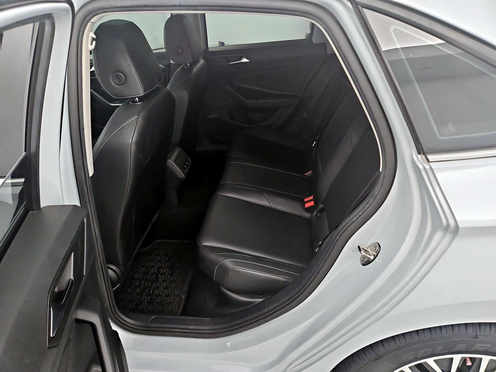 Thumbnail: 2019 Volkswagen Jetta - 20