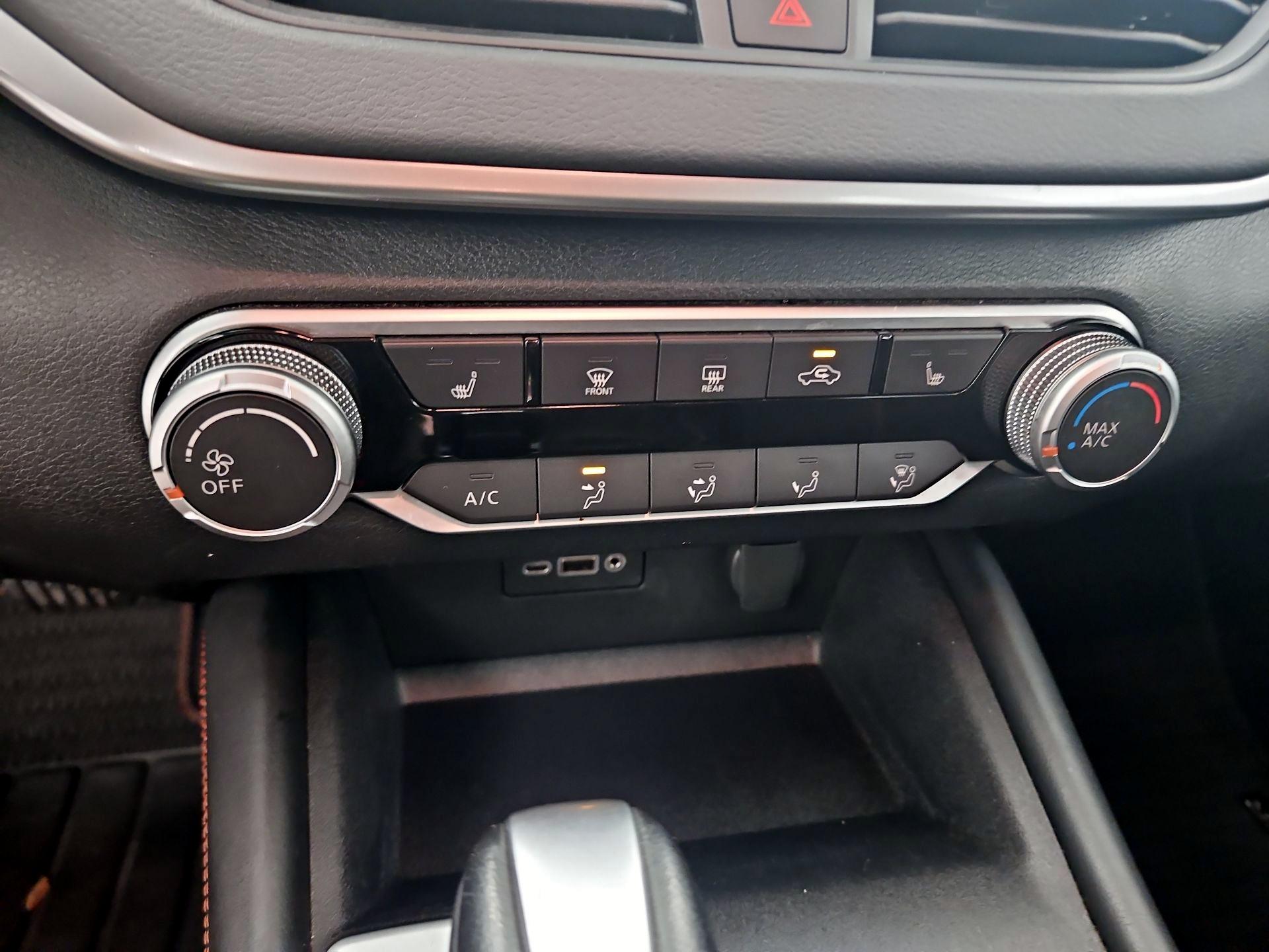 Thumbnail: 2019 Nissan Altima - 16