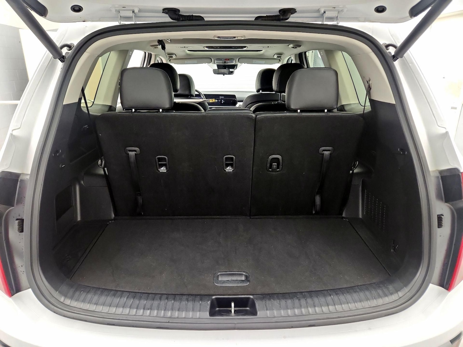 2025 Kia Telluride S - Photo 23