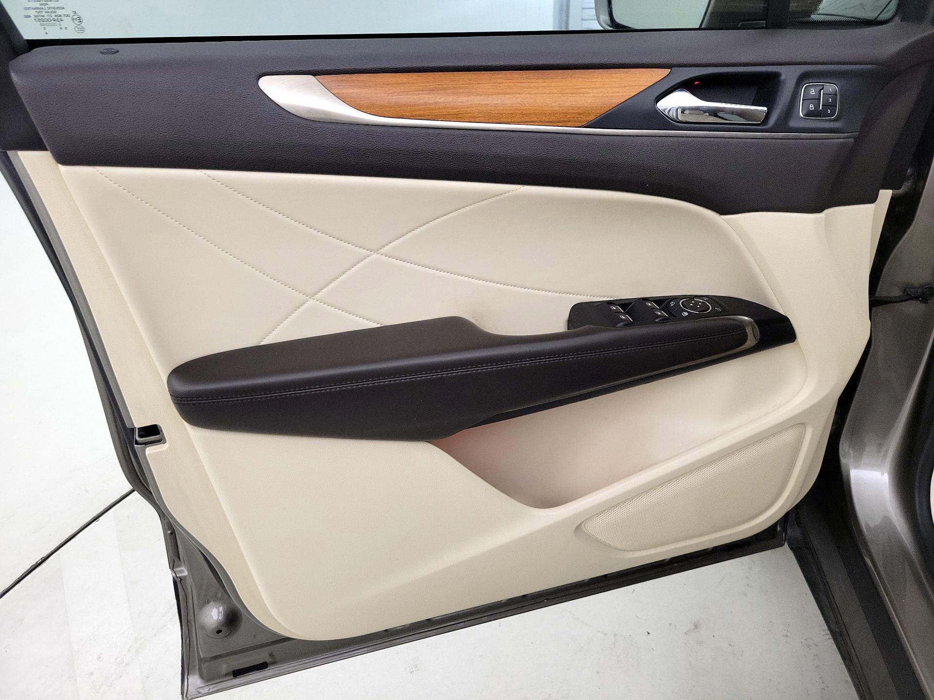 Thumbnail: 2016 Lincoln MKC - 12