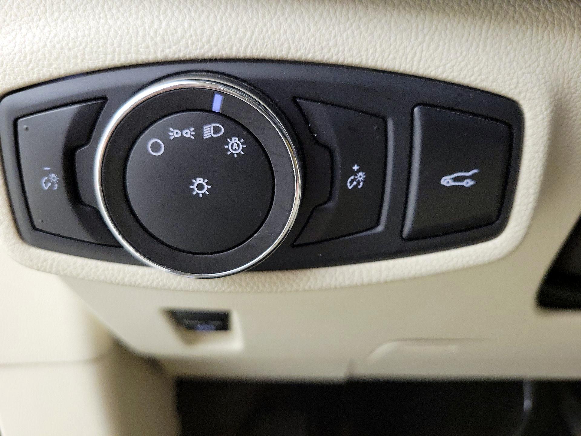 Thumbnail: 2016 Lincoln MKC - 13