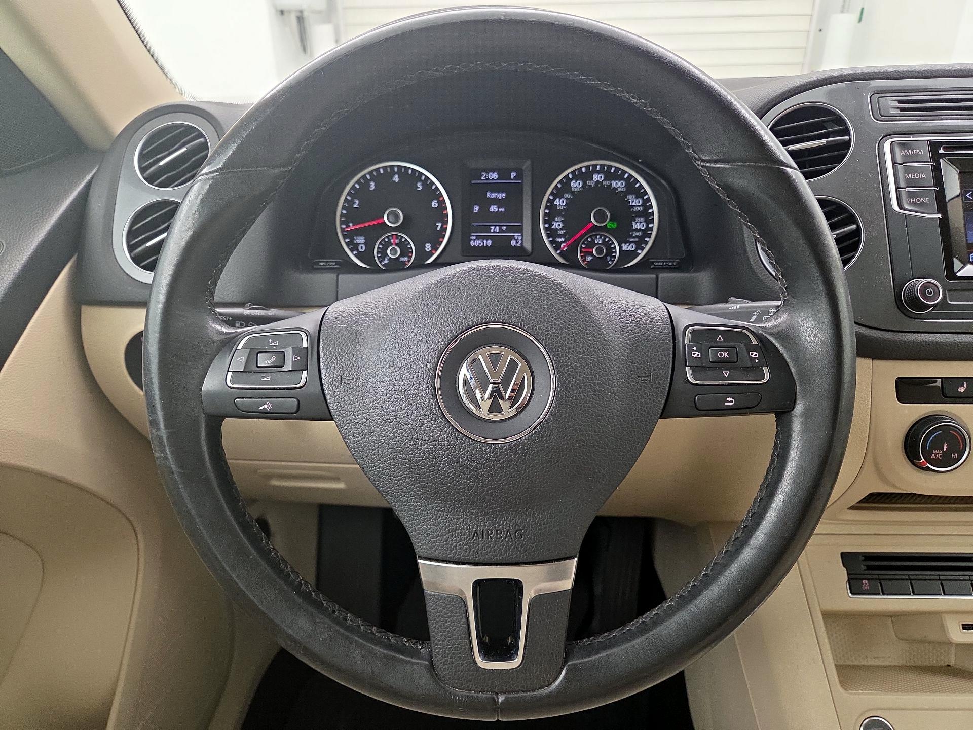 Thumbnail: 2016 Volkswagen Tiguan - 10