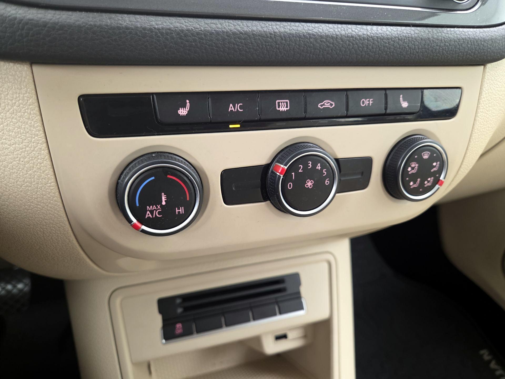 Thumbnail: 2016 Volkswagen Tiguan - 16