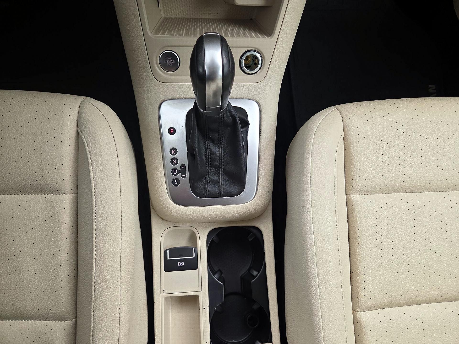 Thumbnail: 2016 Volkswagen Tiguan - 17