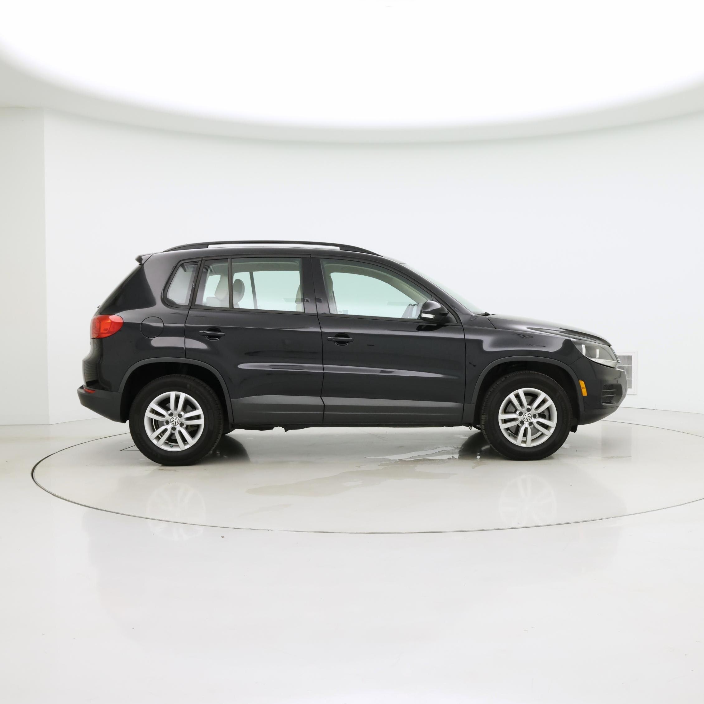 Thumbnail: 2016 Volkswagen Tiguan - 7