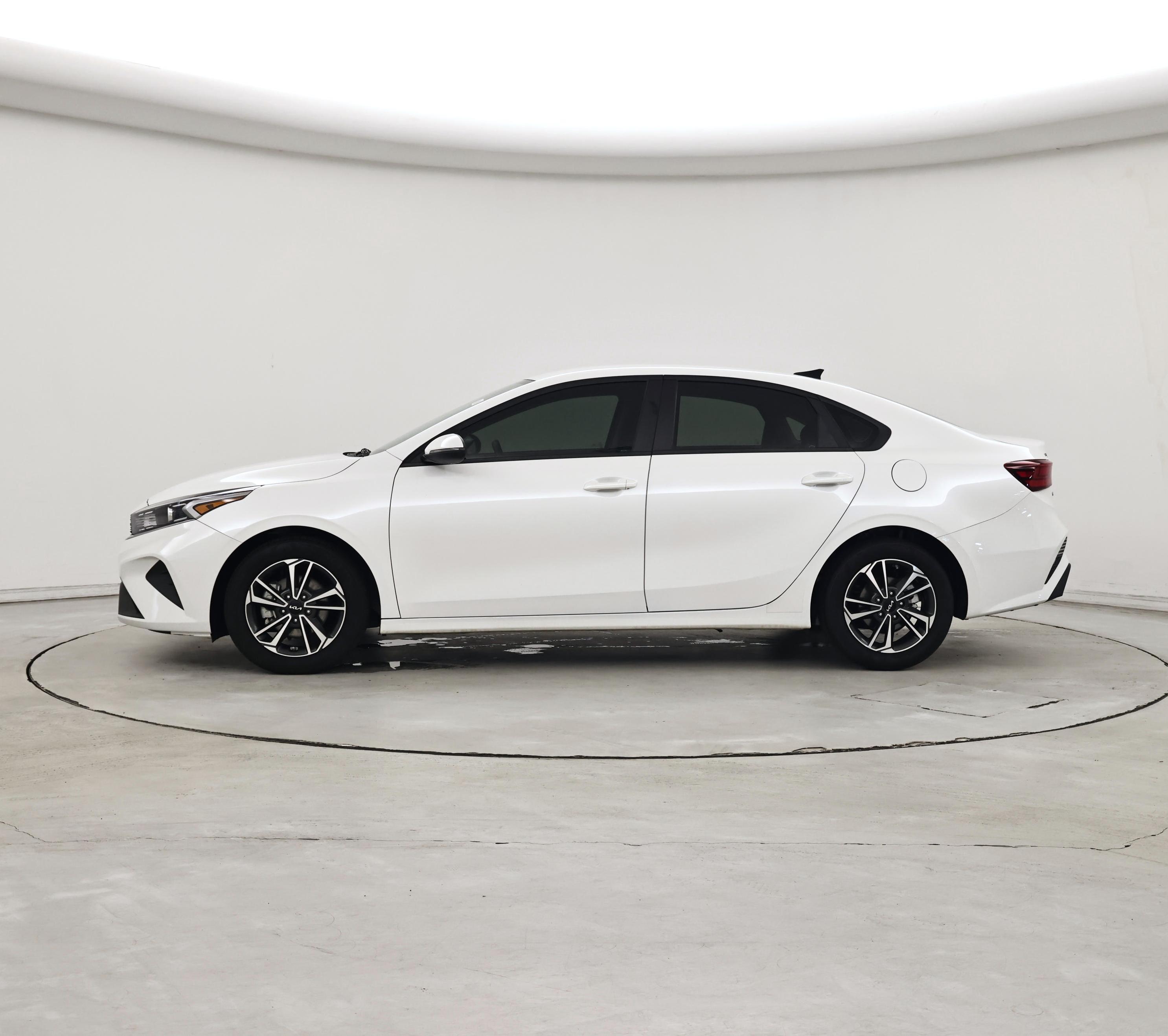 Thumbnail: 2024 Kia Forte - 3