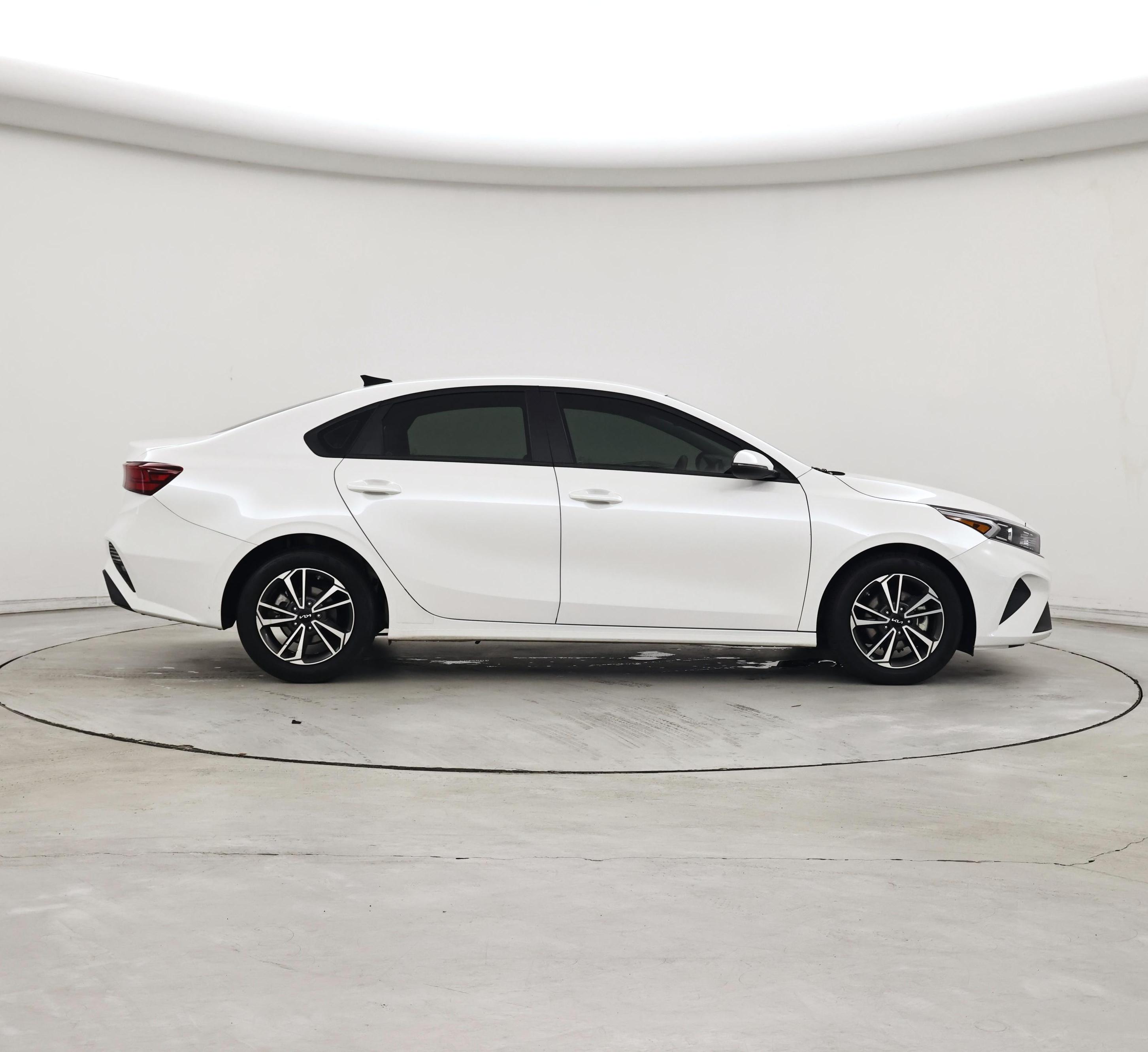 Thumbnail: 2024 Kia Forte - 7