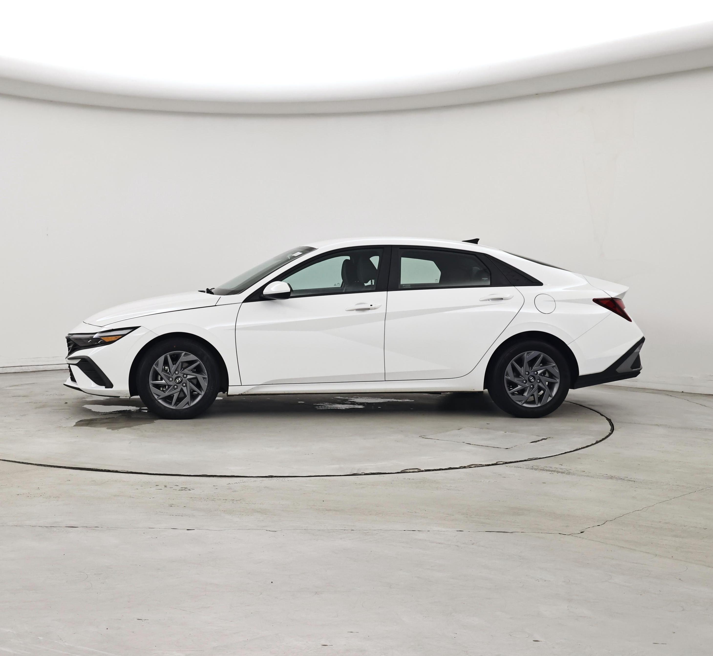 Thumbnail: 2024 Hyundai Elantra - 3