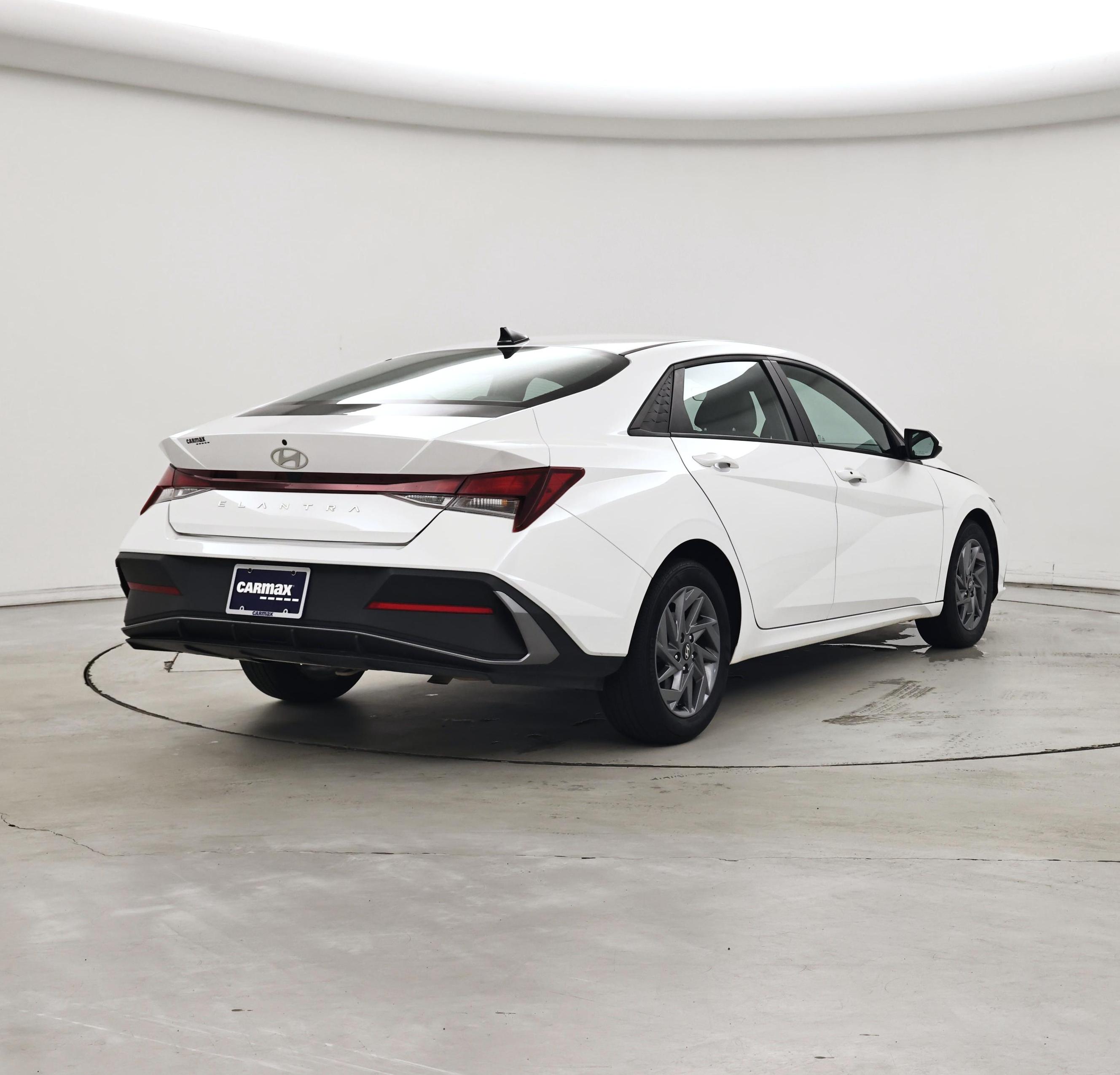 Thumbnail: 2024 Hyundai Elantra - 8