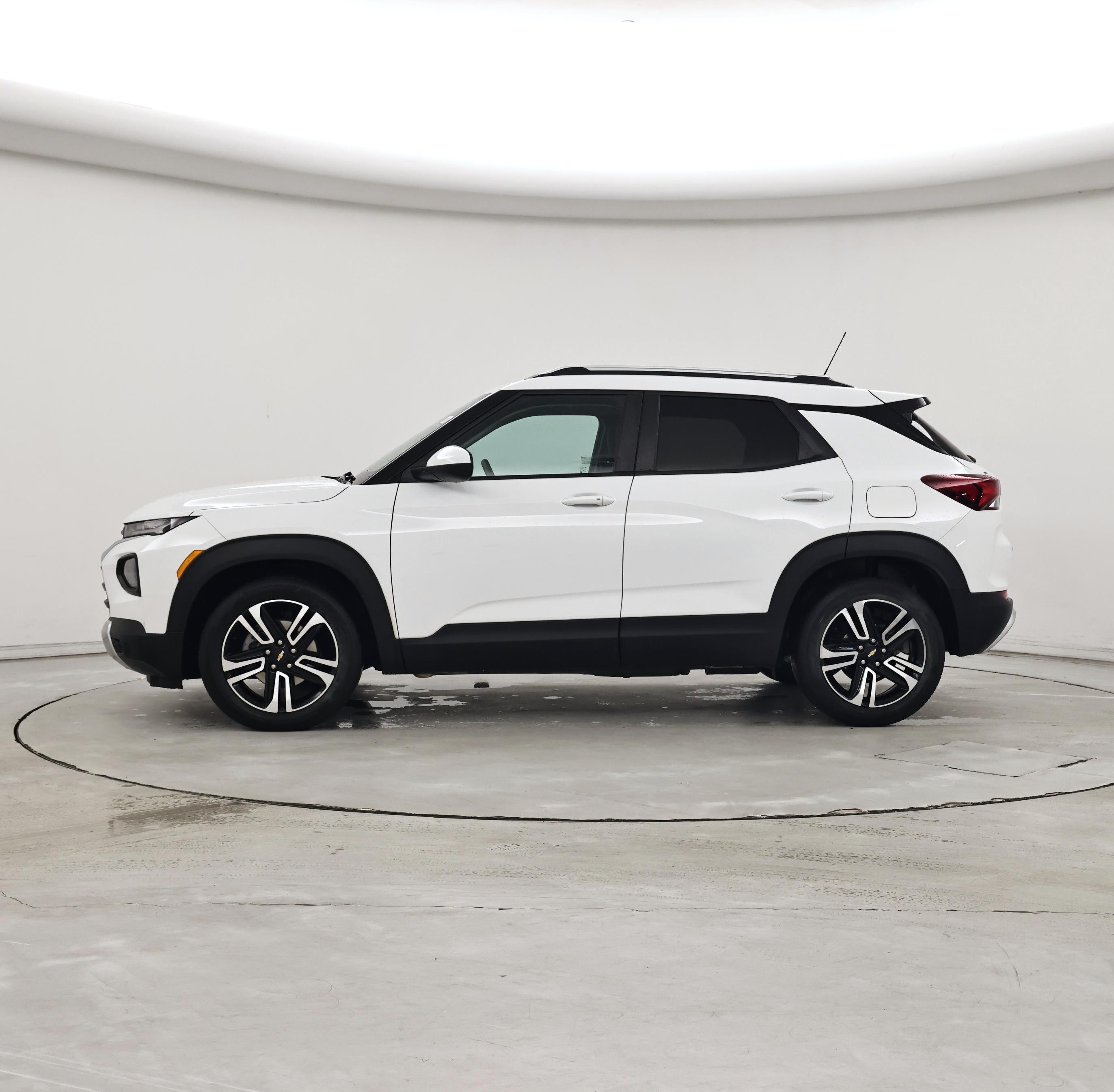Thumbnail: 2023 Chevrolet TrailBlazer - 3