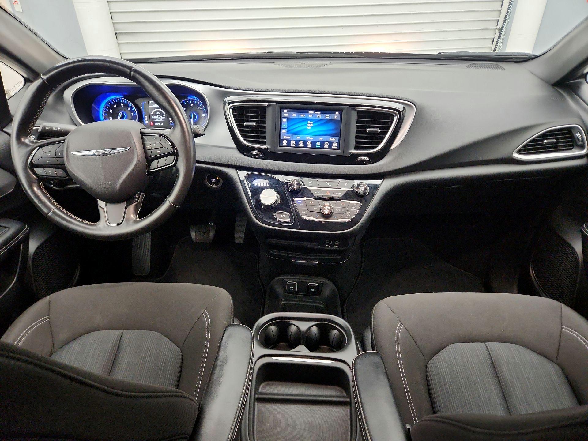 Thumbnail: 2020 Chrysler Pacifica - 9