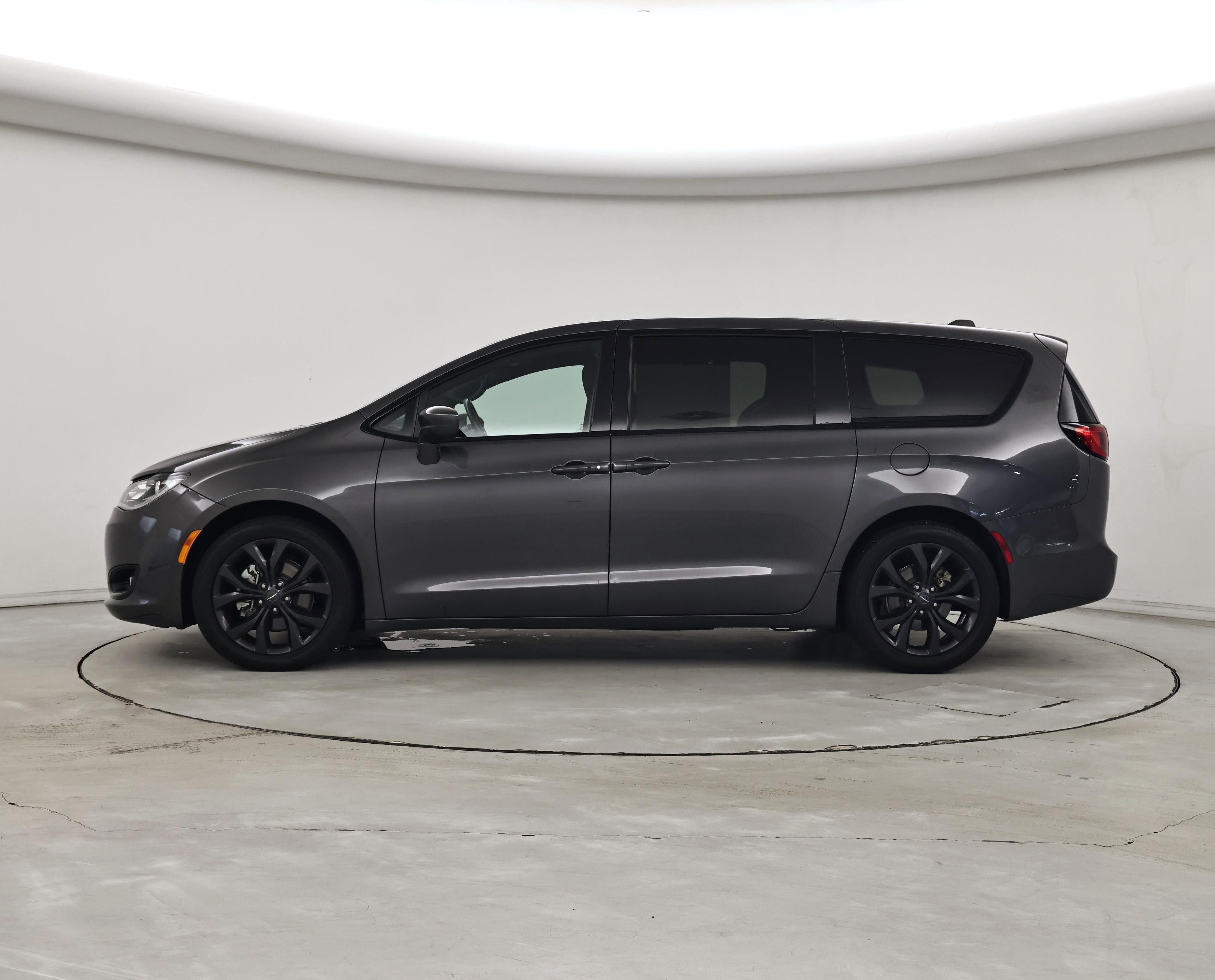 Thumbnail: 2020 Chrysler Pacifica - 3