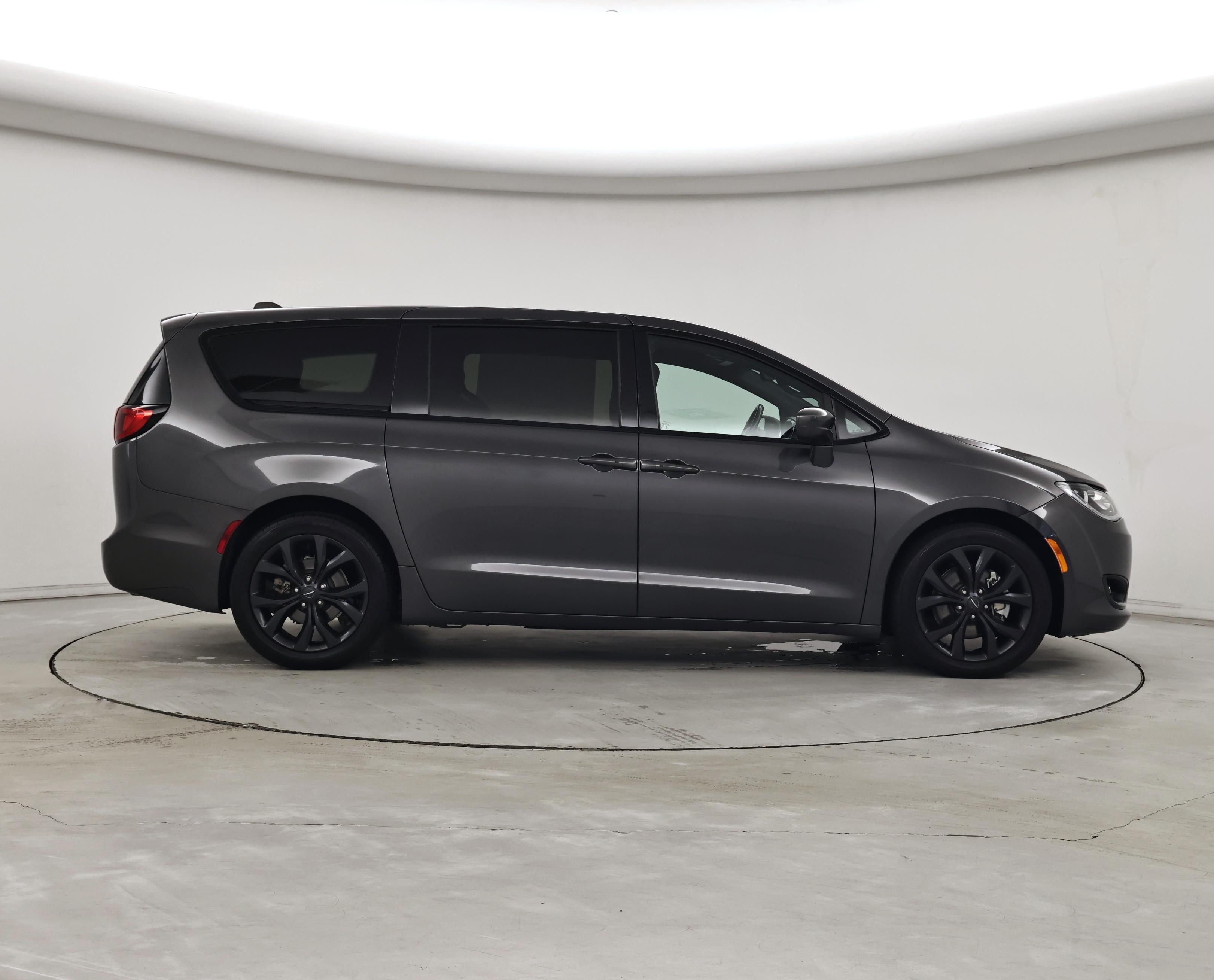 Thumbnail: 2020 Chrysler Pacifica - 7
