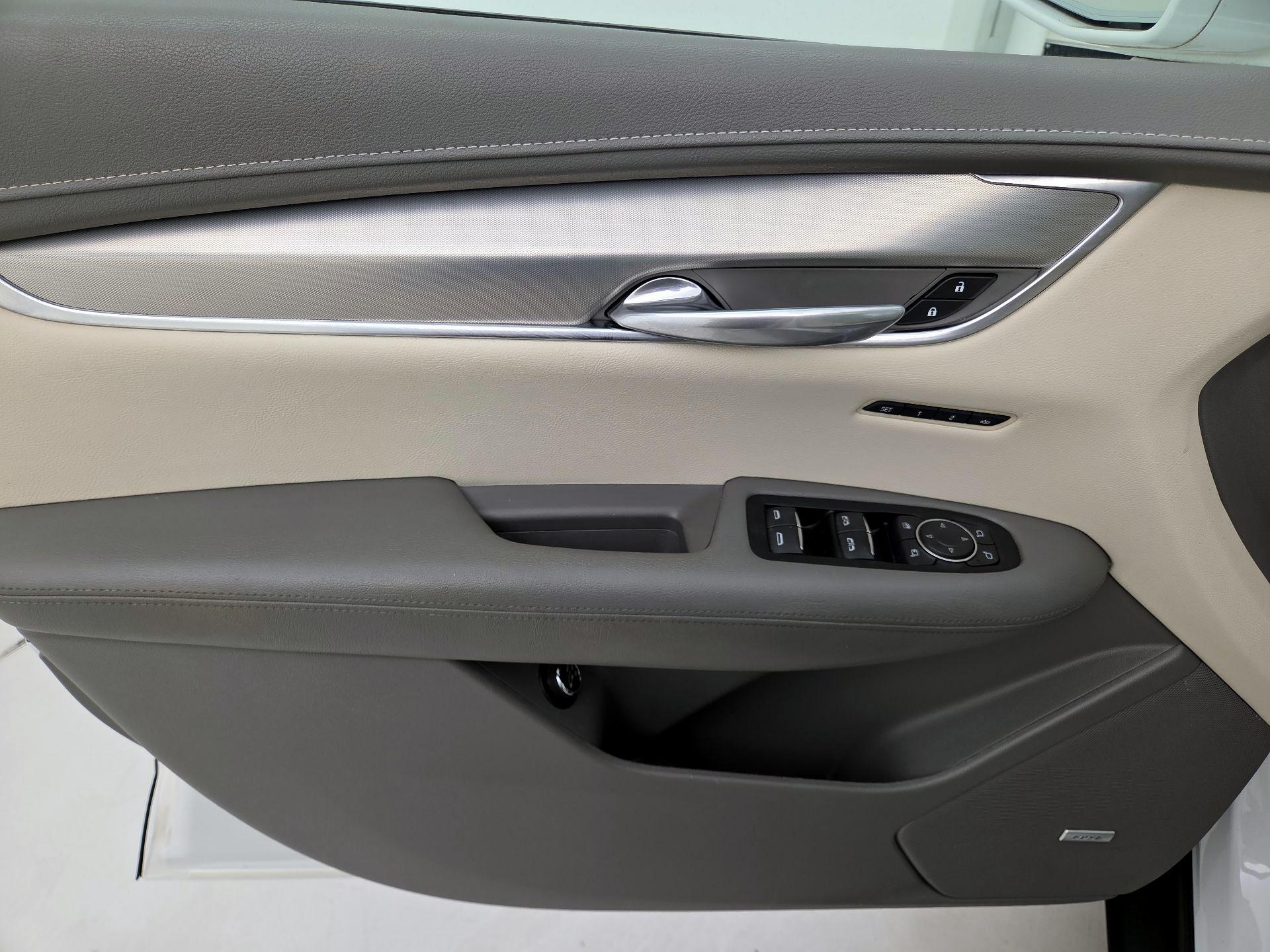 Thumbnail: 2018 Cadillac XT5 - 12