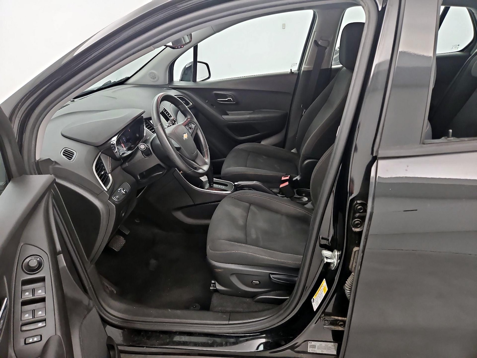 2019 Chevrolet Trax LS - Photo 12