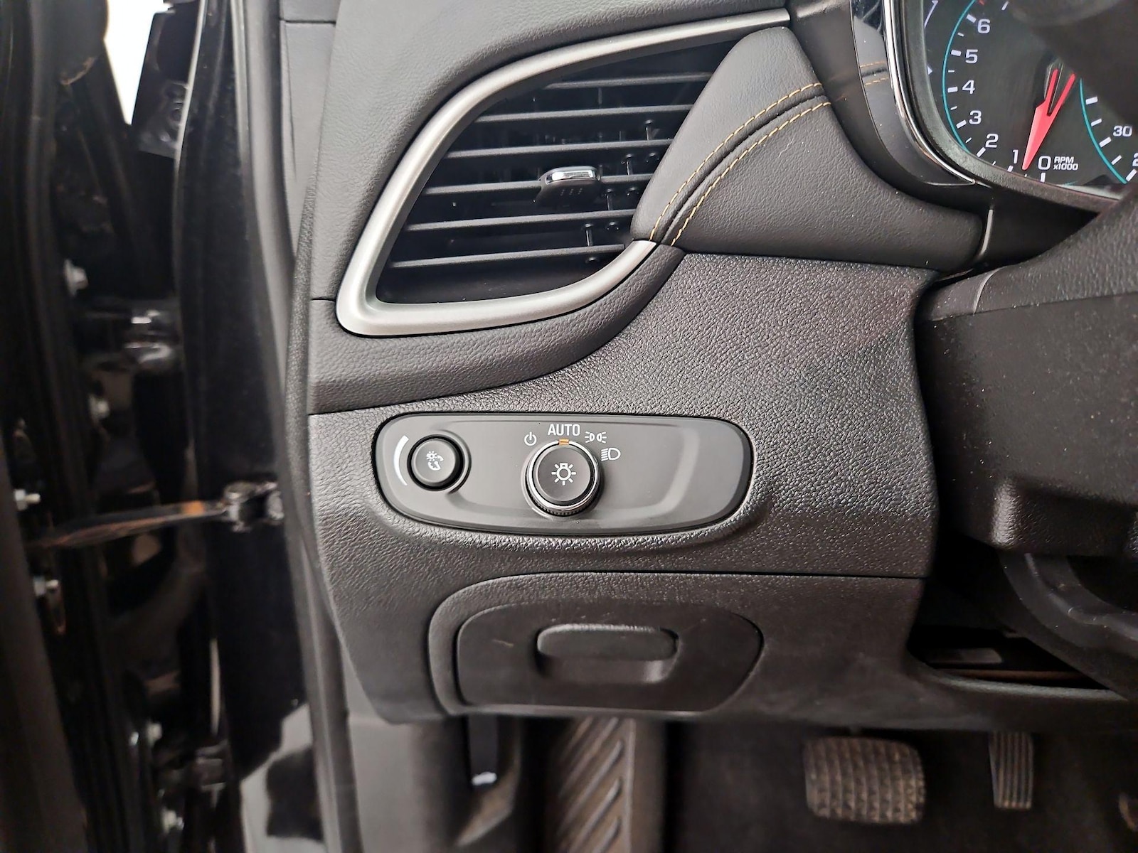 2019 Chevrolet Trax LS - Photo 14