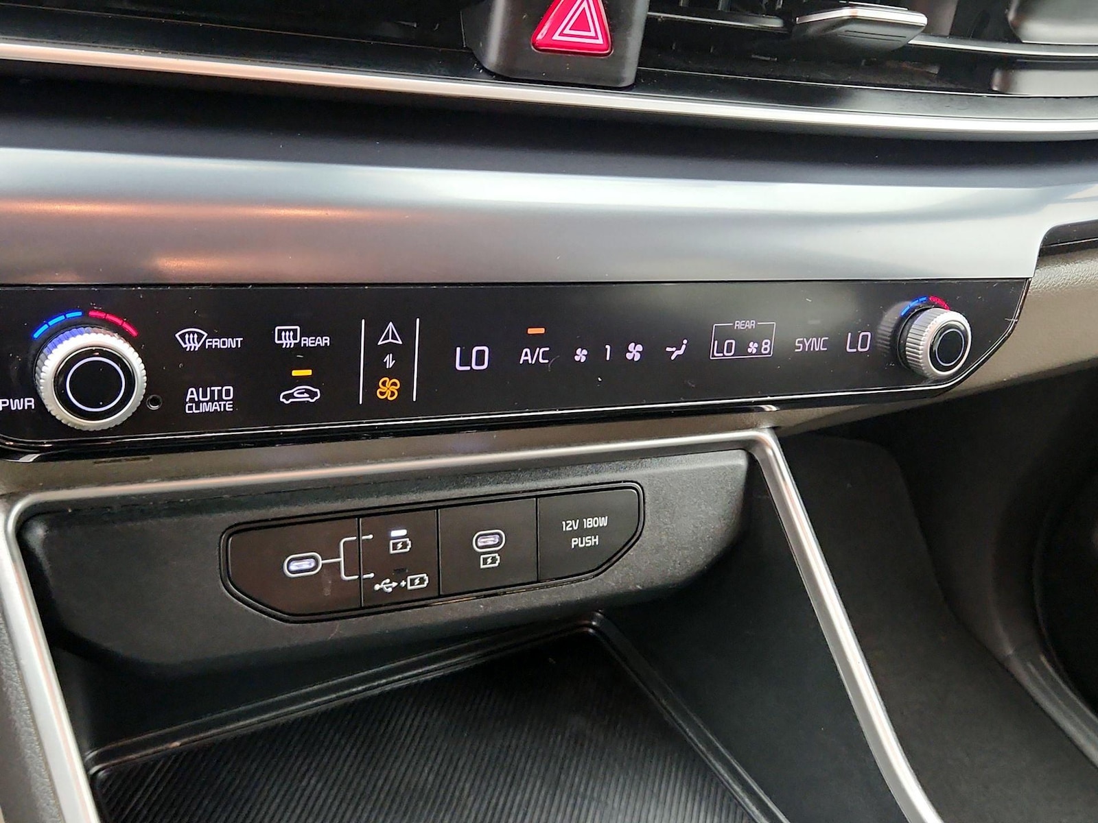 2025 Kia Carnival LXS - Photo 18