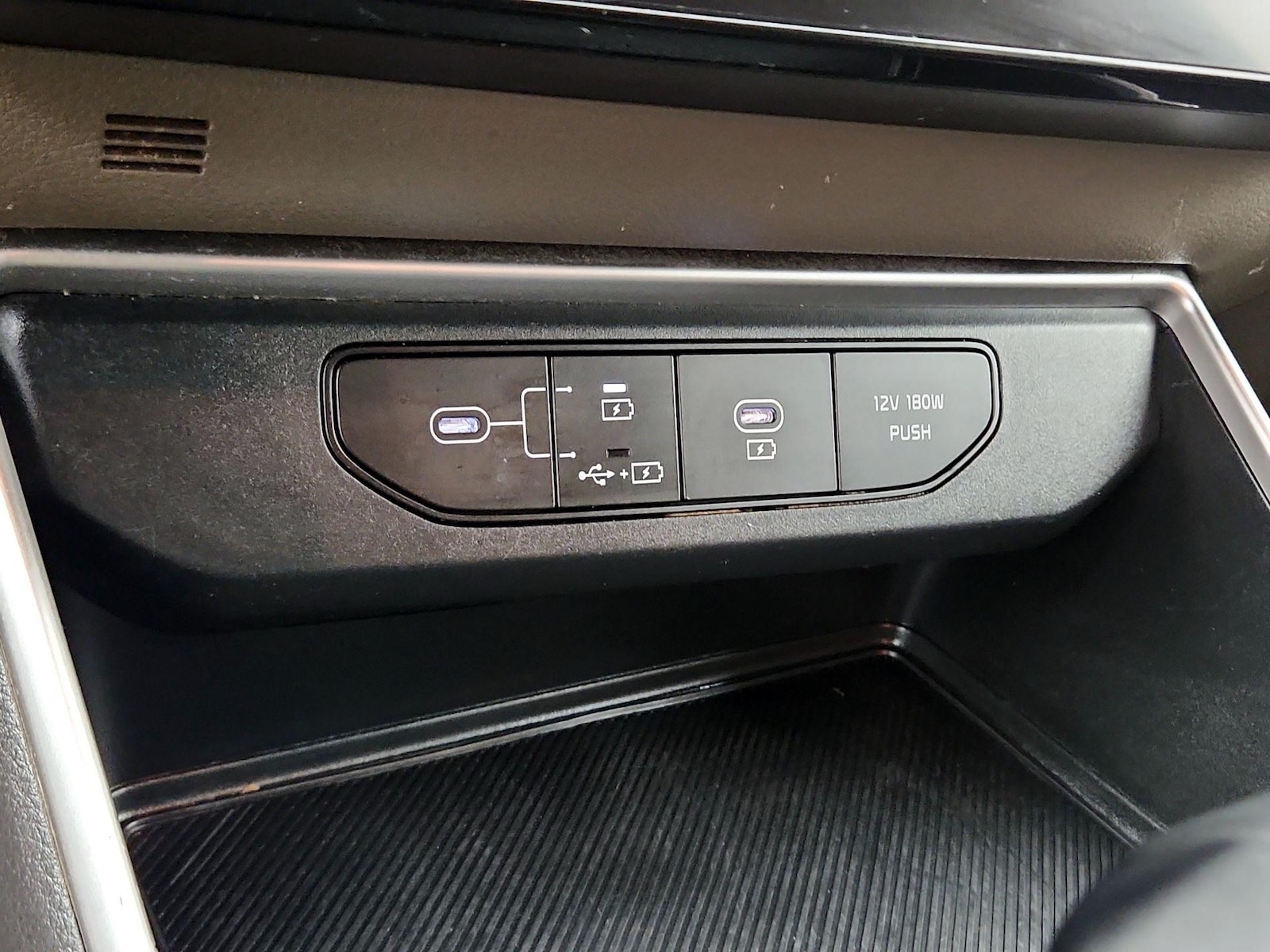 2025 Kia Carnival LXS - Photo 20