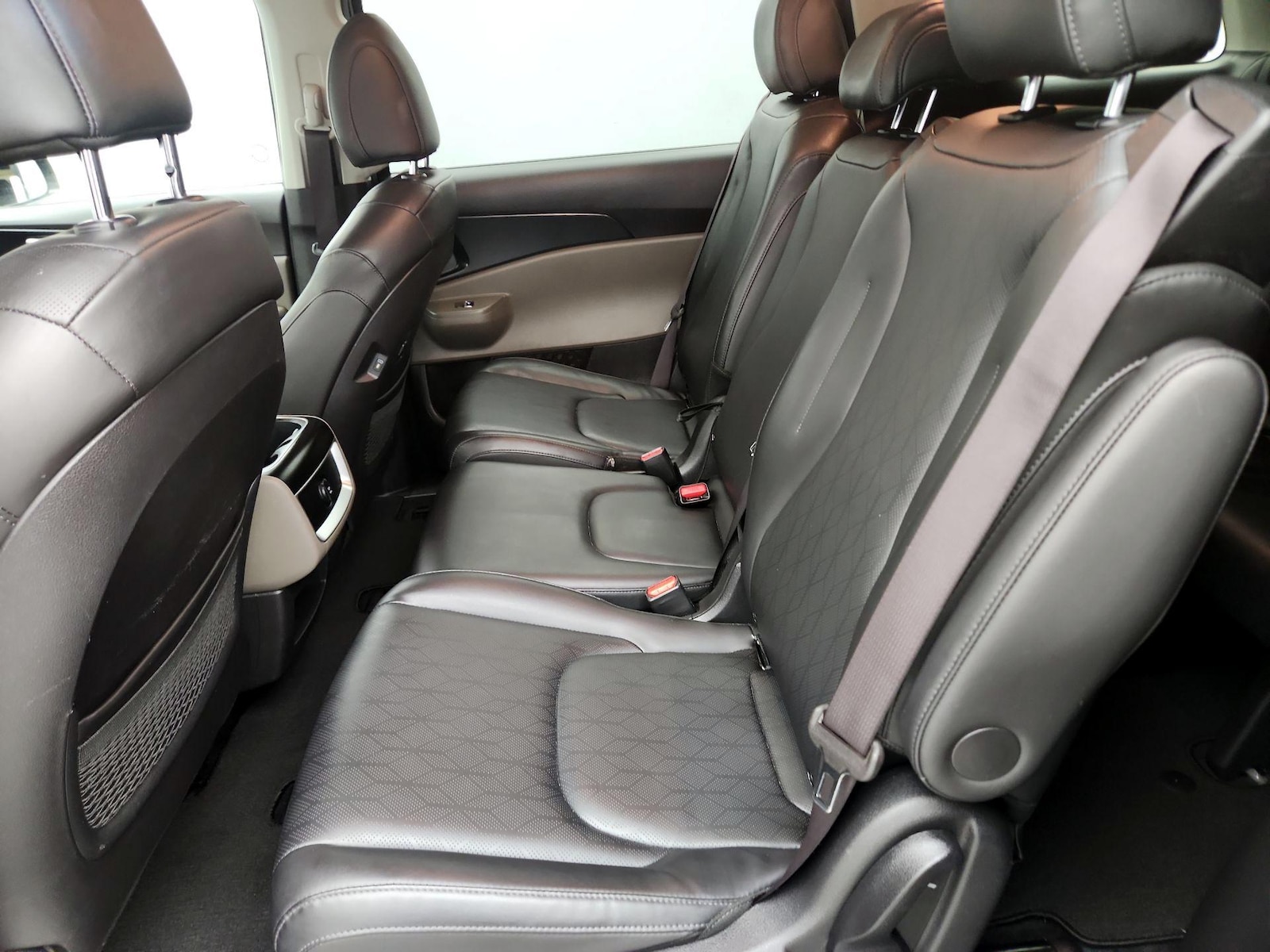 2025 Kia Carnival LXS - Photo 21