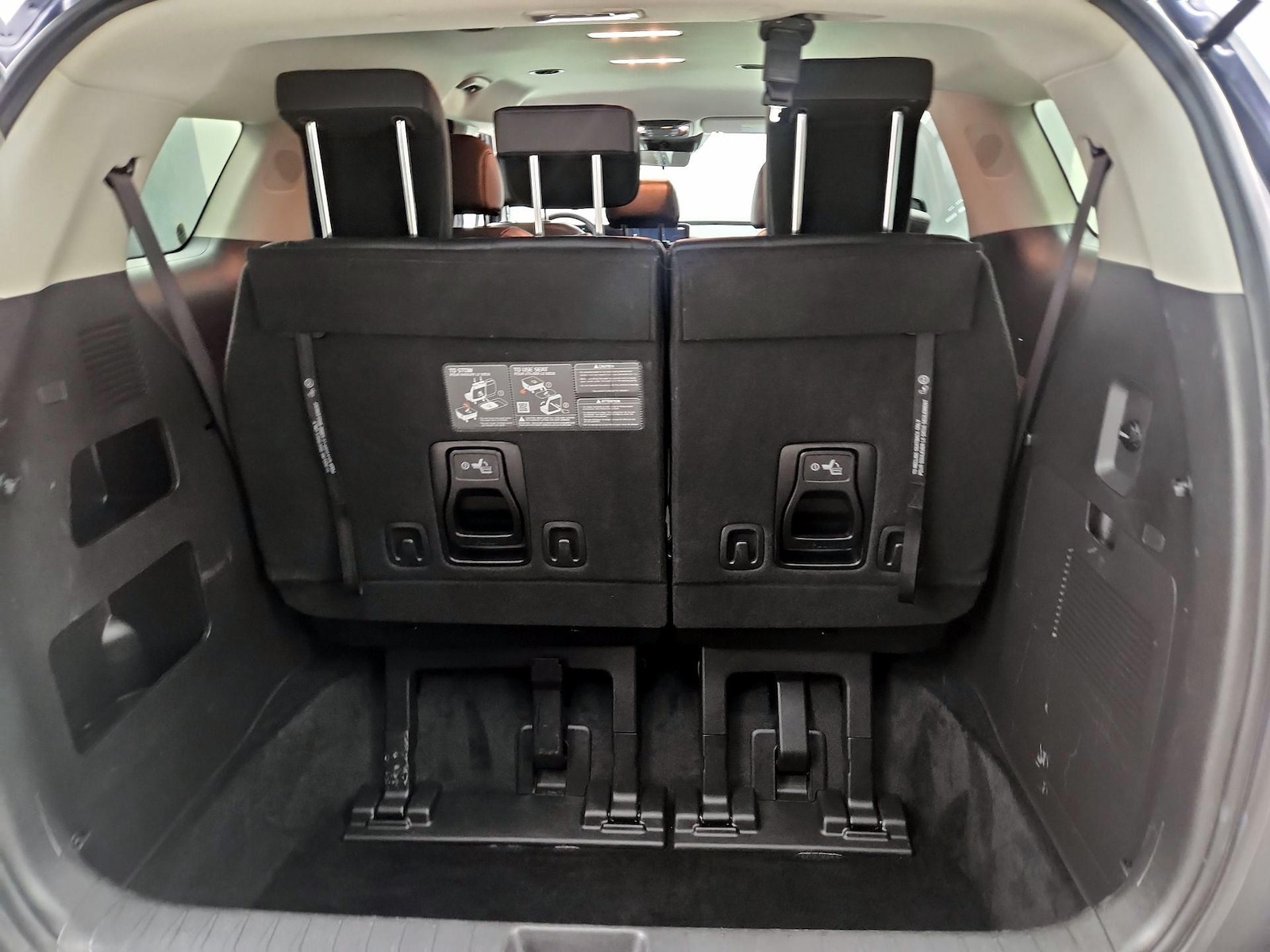 2025 Kia Carnival LXS - Photo 23