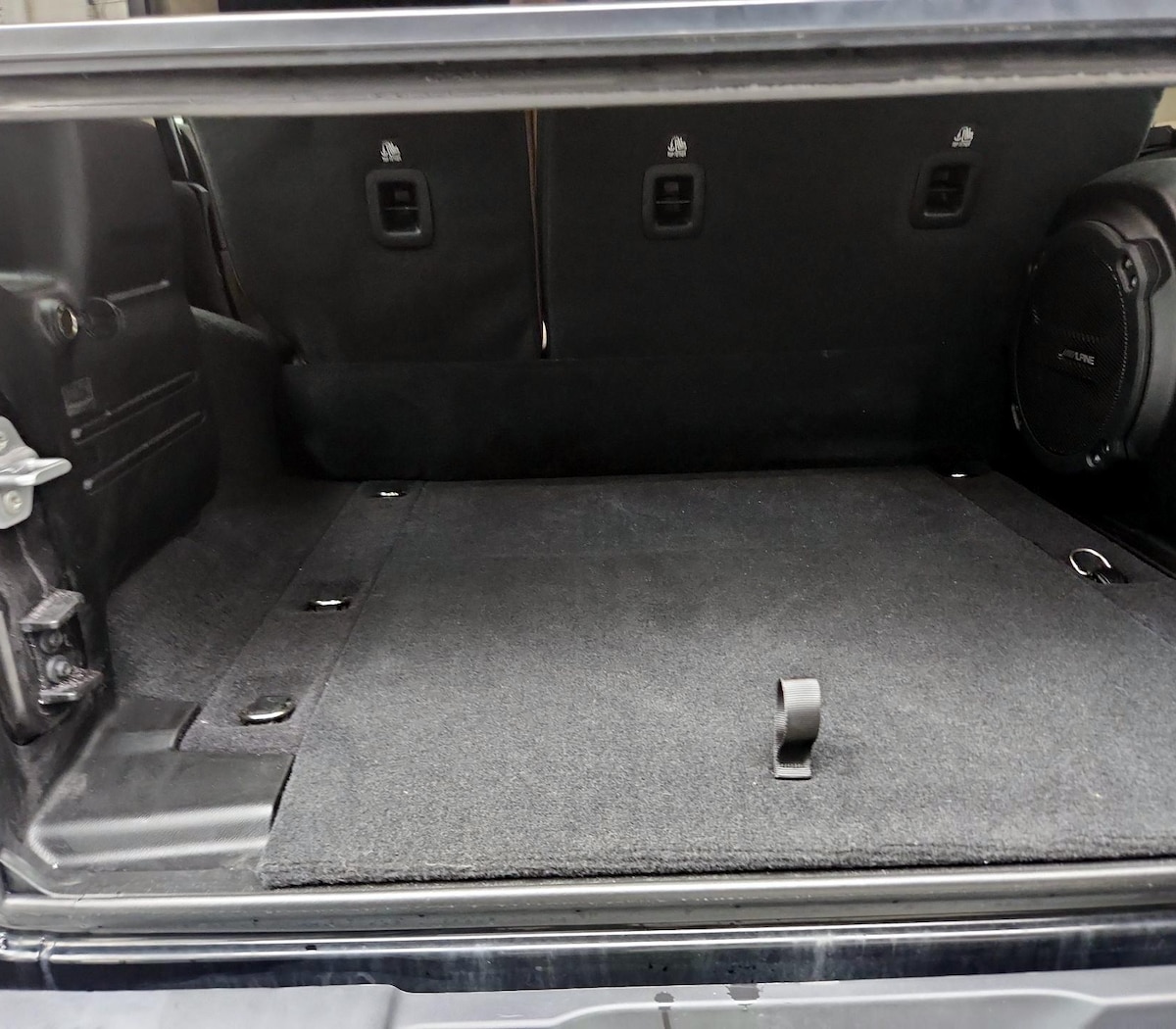 Trunk/Cargo (Seats Up)