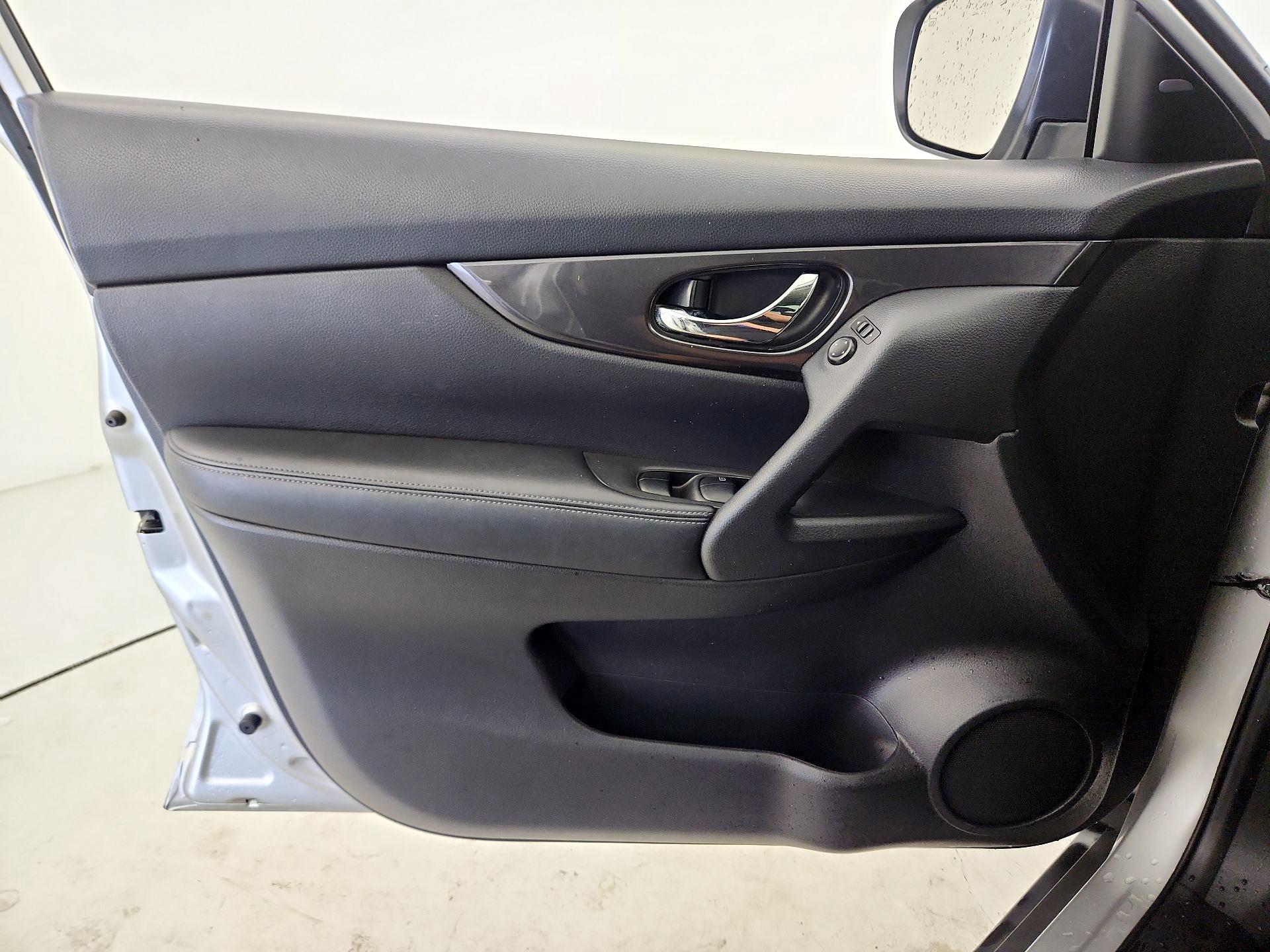 Thumbnail: 2019 Nissan Rogue - 12