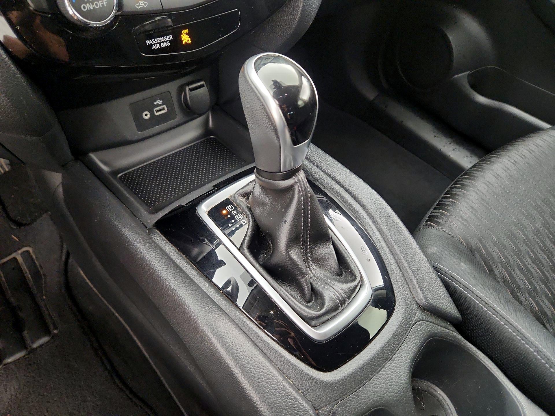 Thumbnail: 2019 Nissan Rogue - 17