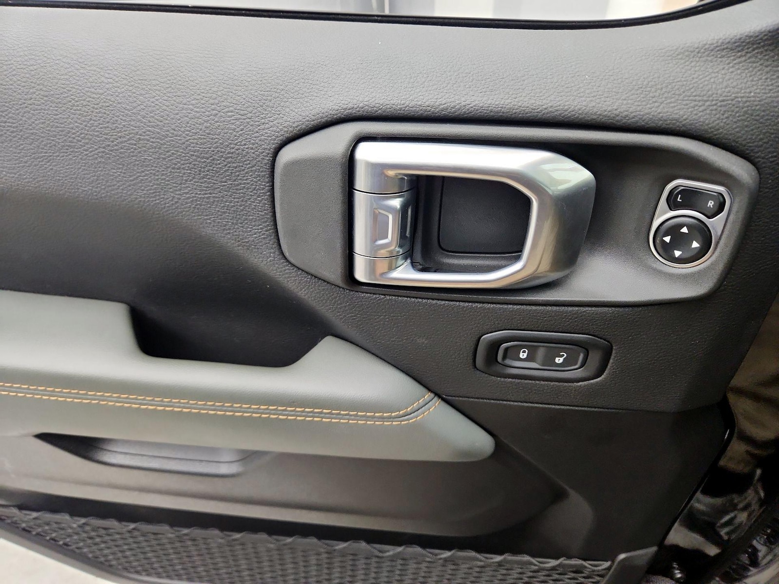 2024 Jeep Gladiator Mojave - Photo 13