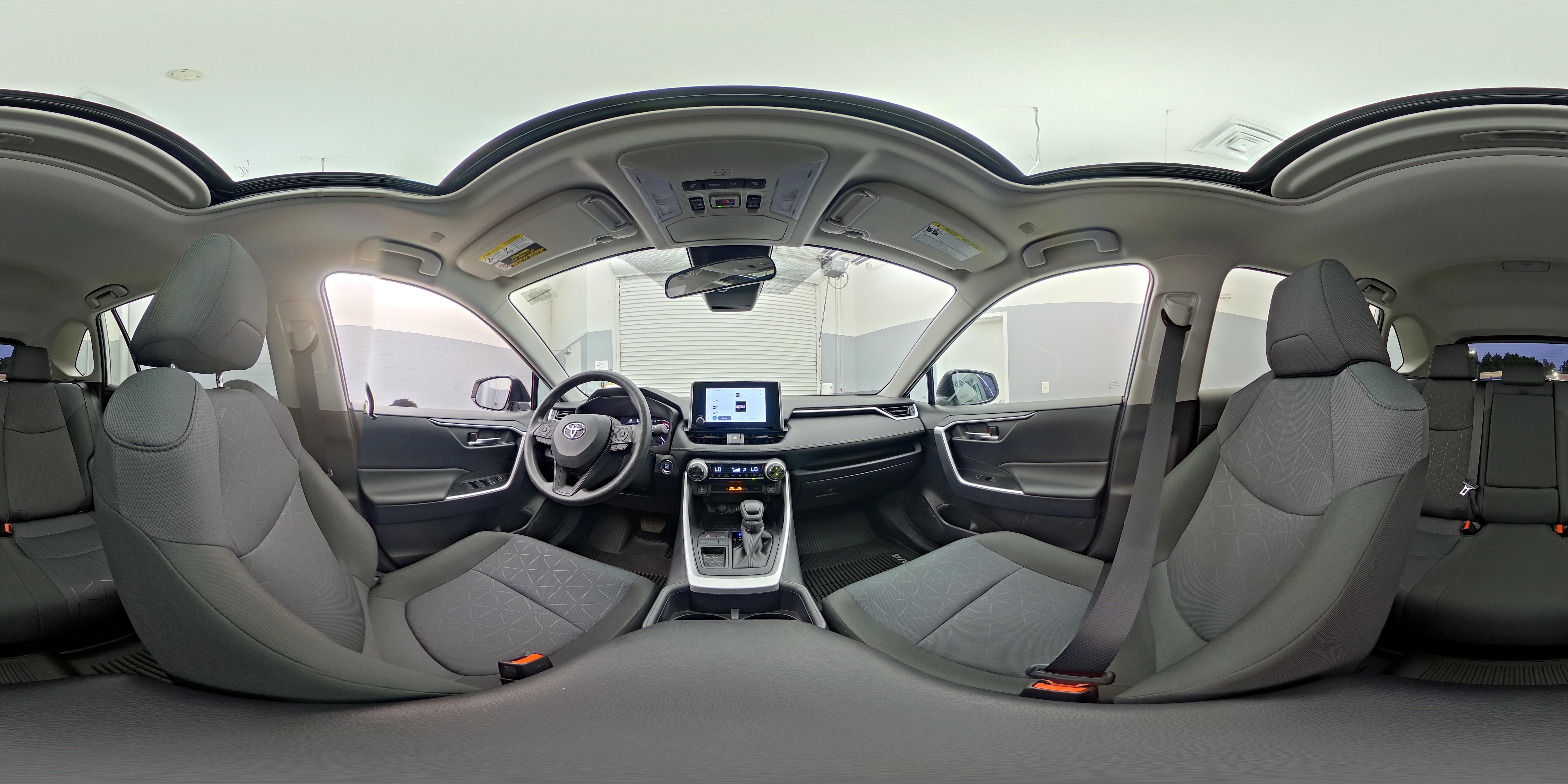 2025 Toyota RAV4 XLE - Photo 25
