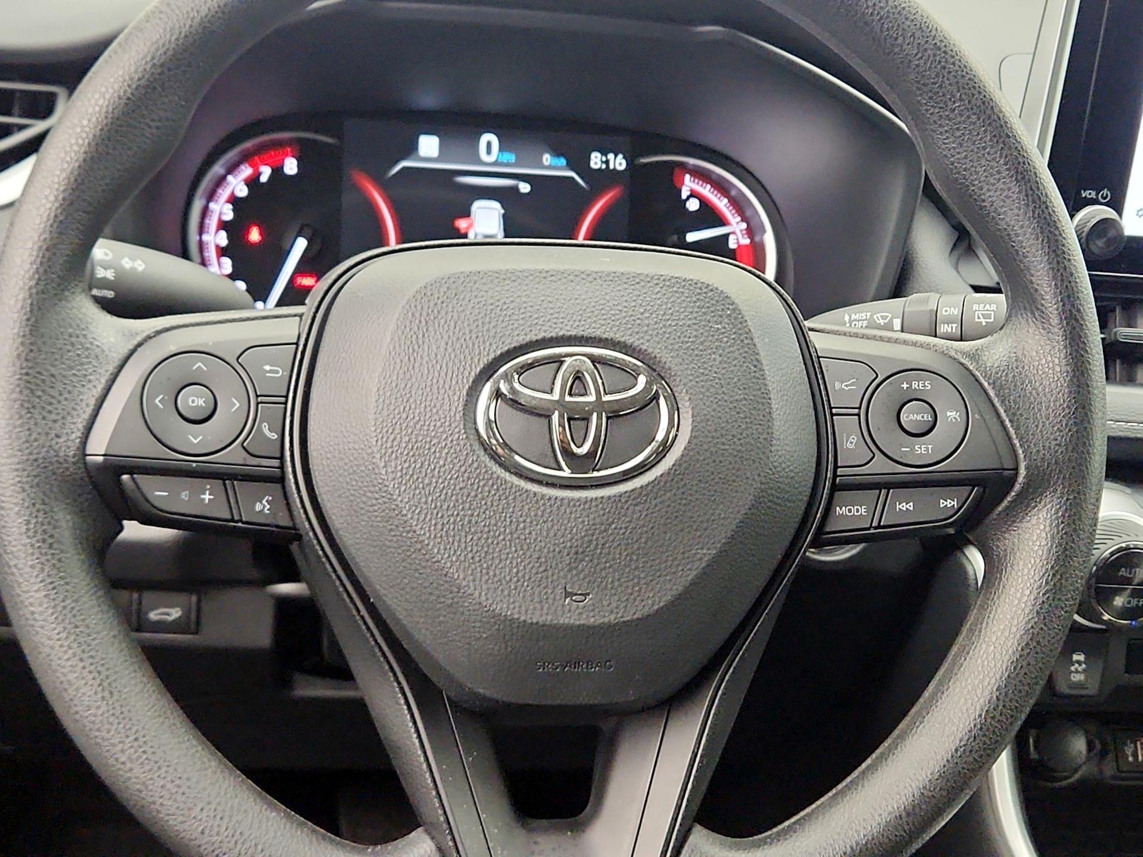 2025 Toyota RAV4 XLE - Photo 11
