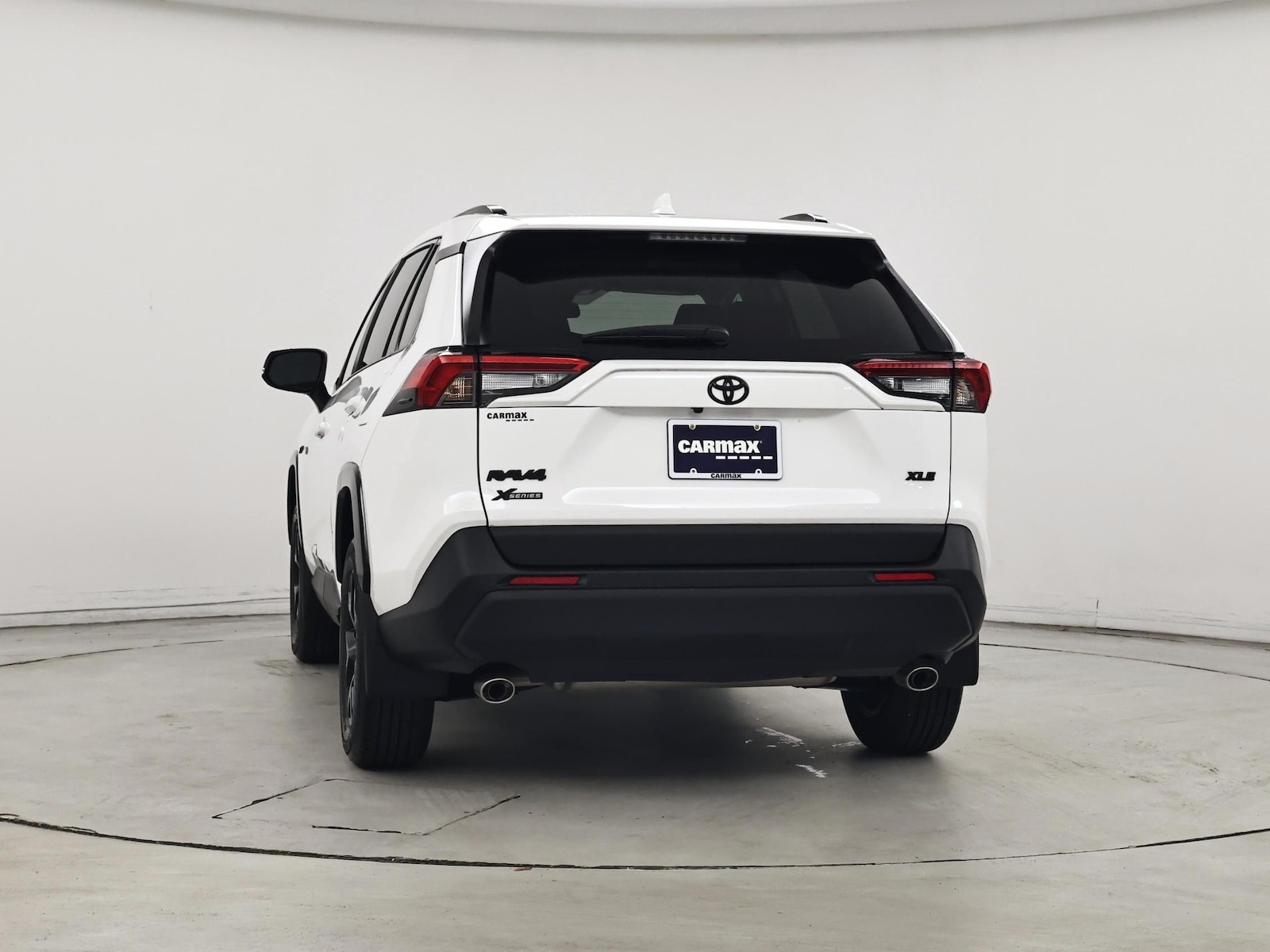 2025 Toyota RAV4 XLE - Photo 7