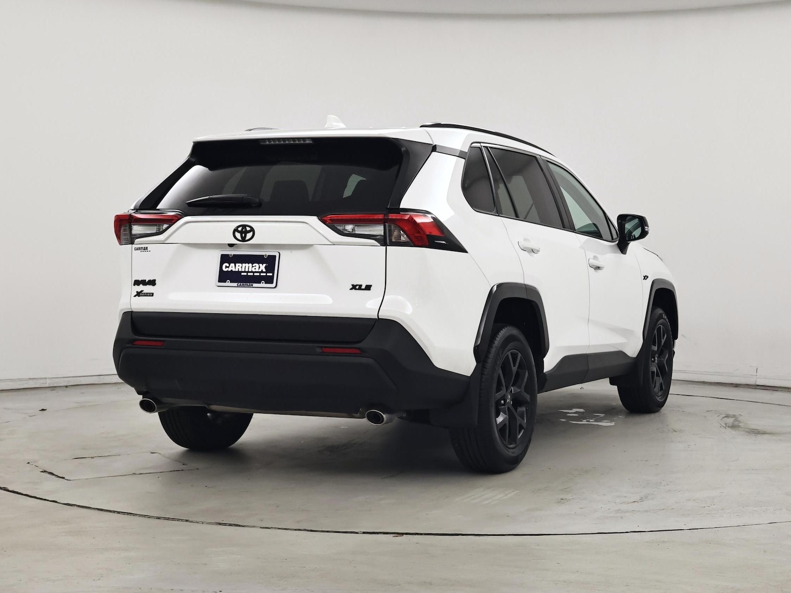 2025 Toyota RAV4 XLE - Photo 9