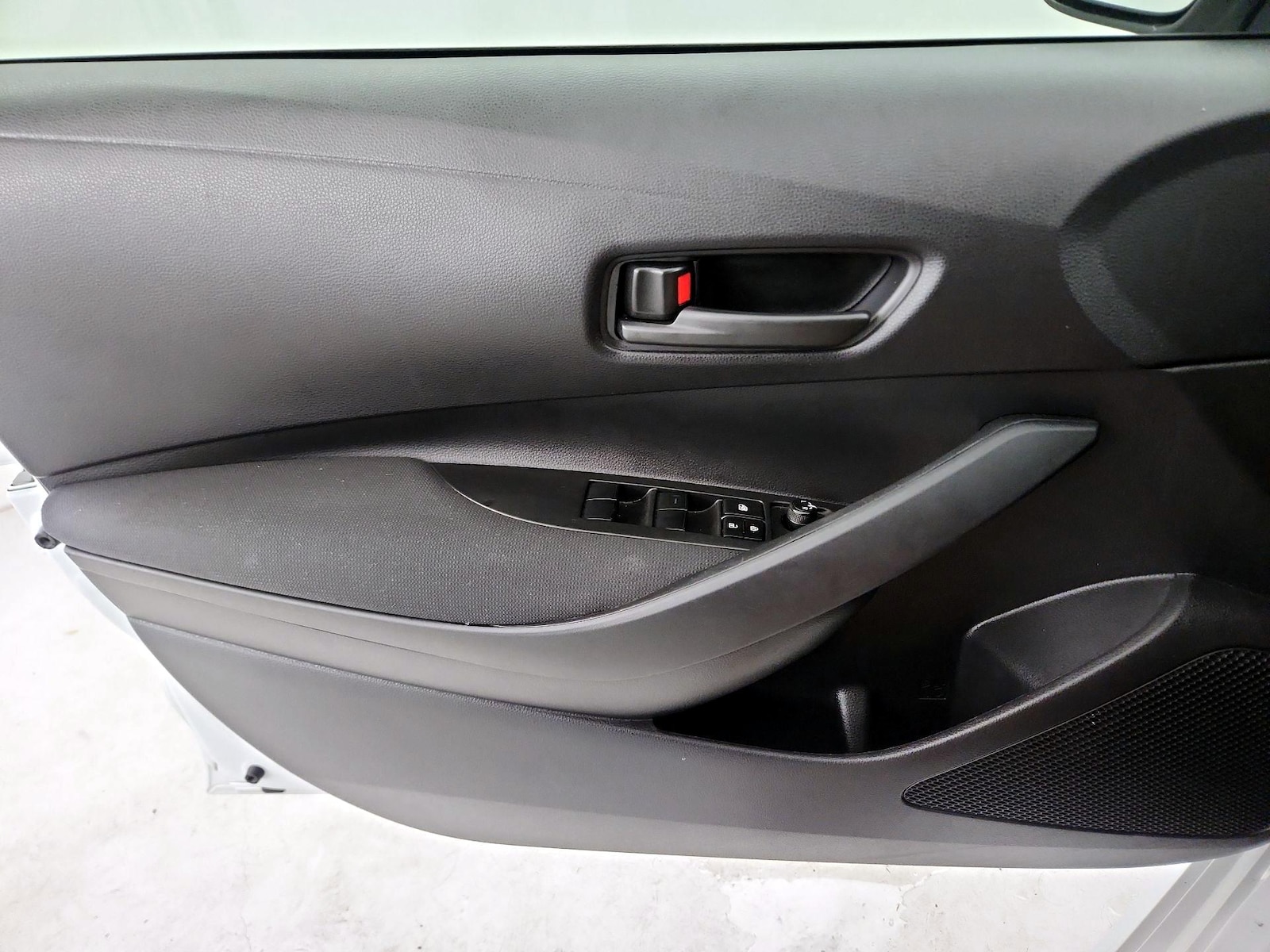 2026 Toyota Corolla LE - Photo 13