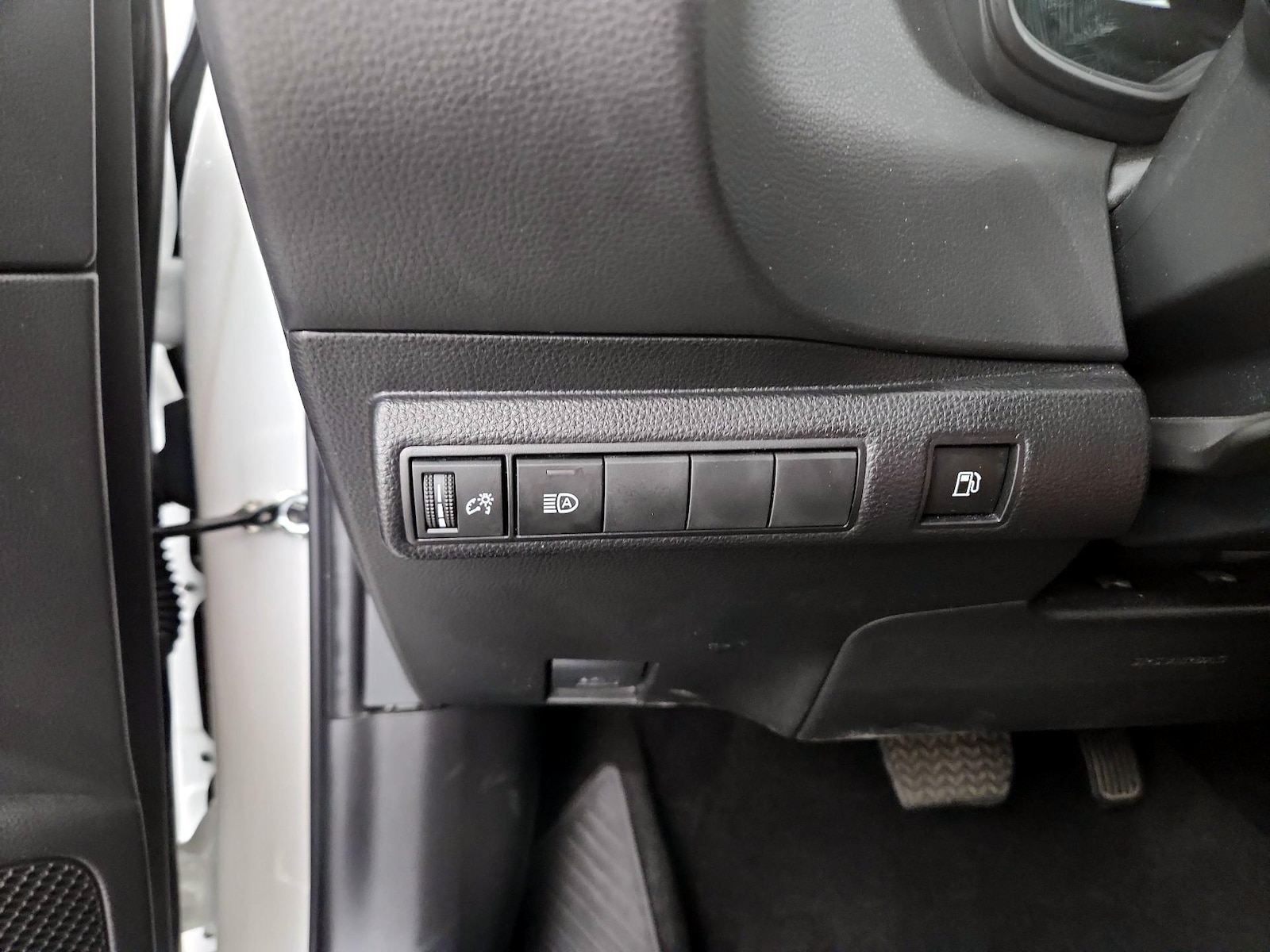 2026 Toyota Corolla LE - Photo 14