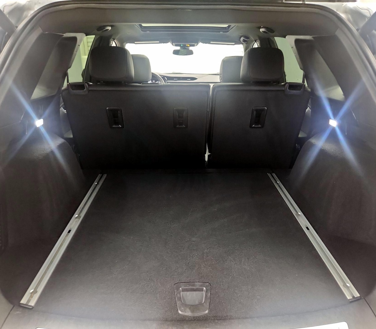 Trunk/Cargo (Seats Up)