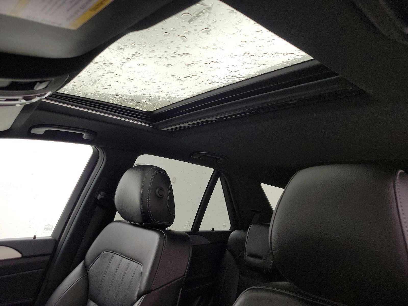Sunroof(s) & Overhead Airbags