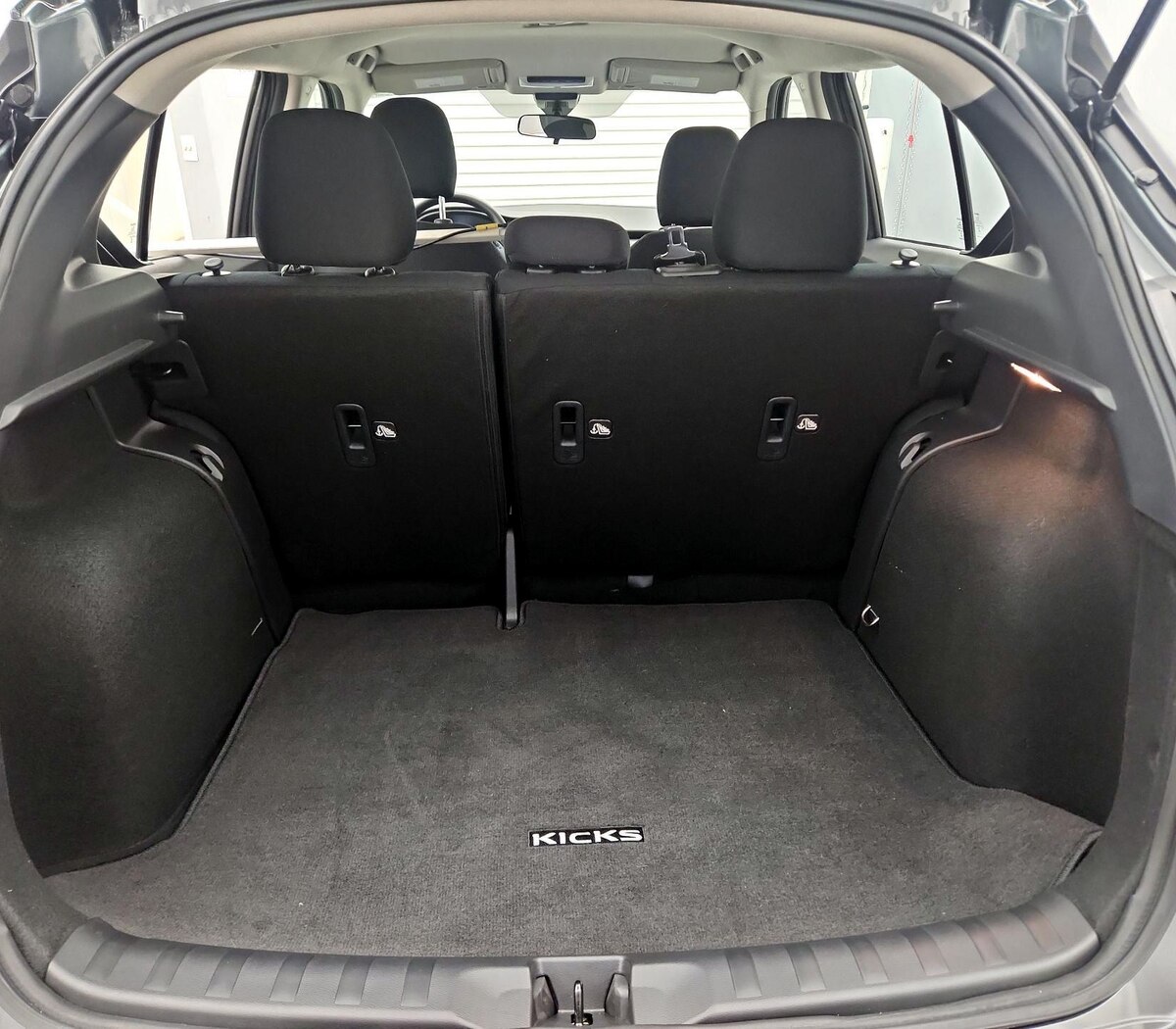 Trunk/Cargo (Seats Up)