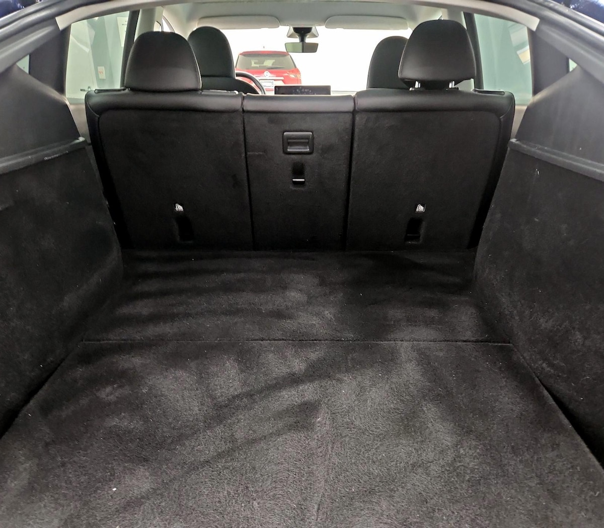 Trunk/Cargo (Seats Up)