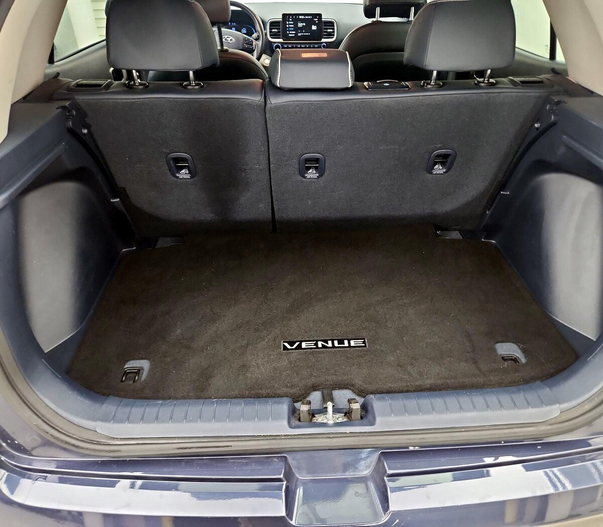 Trunk/Cargo (Seats Up)