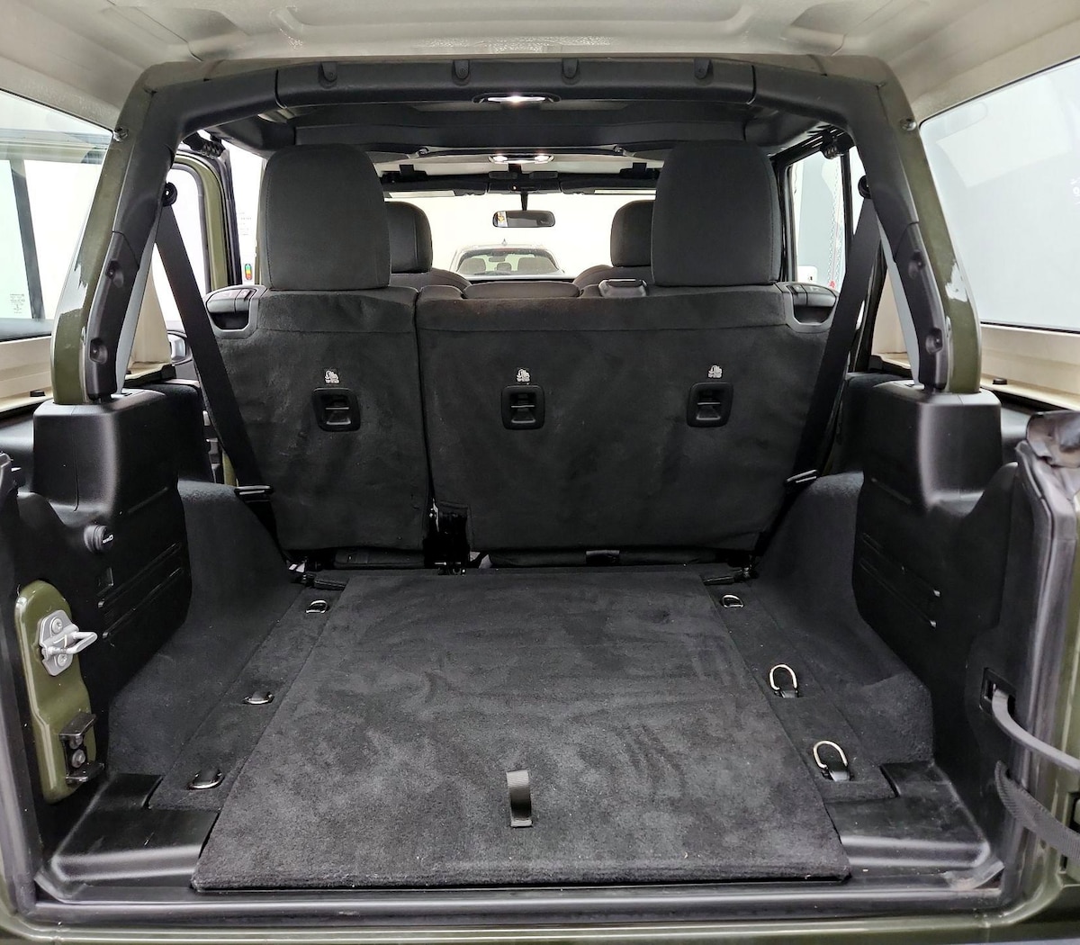 Trunk/Cargo (Seats Up)