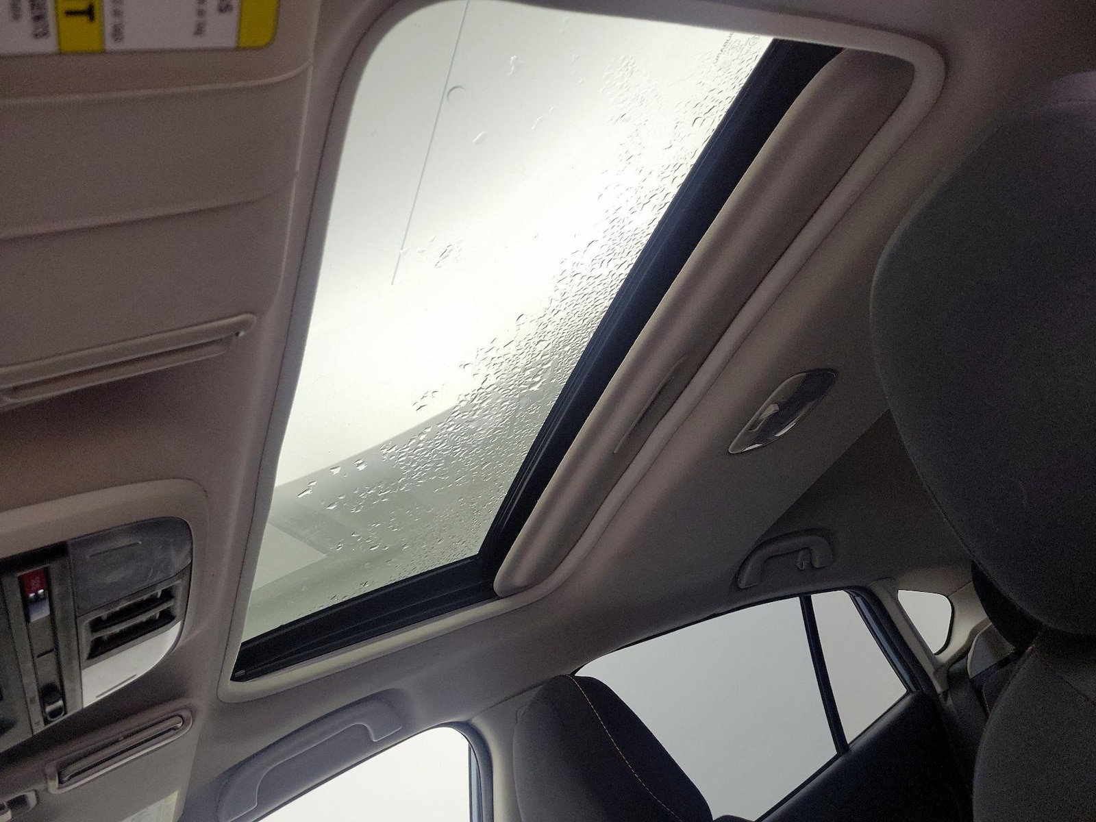 Sunroof(s) & Overhead Airbags
