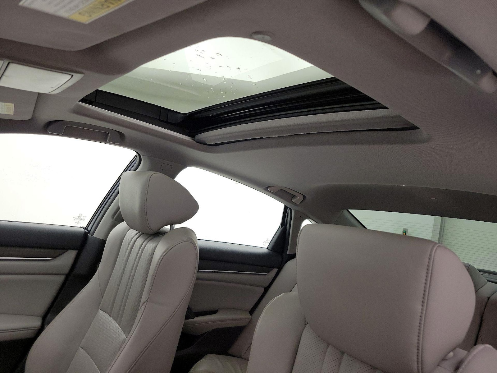 Sunroof(s) & Overhead Airbags